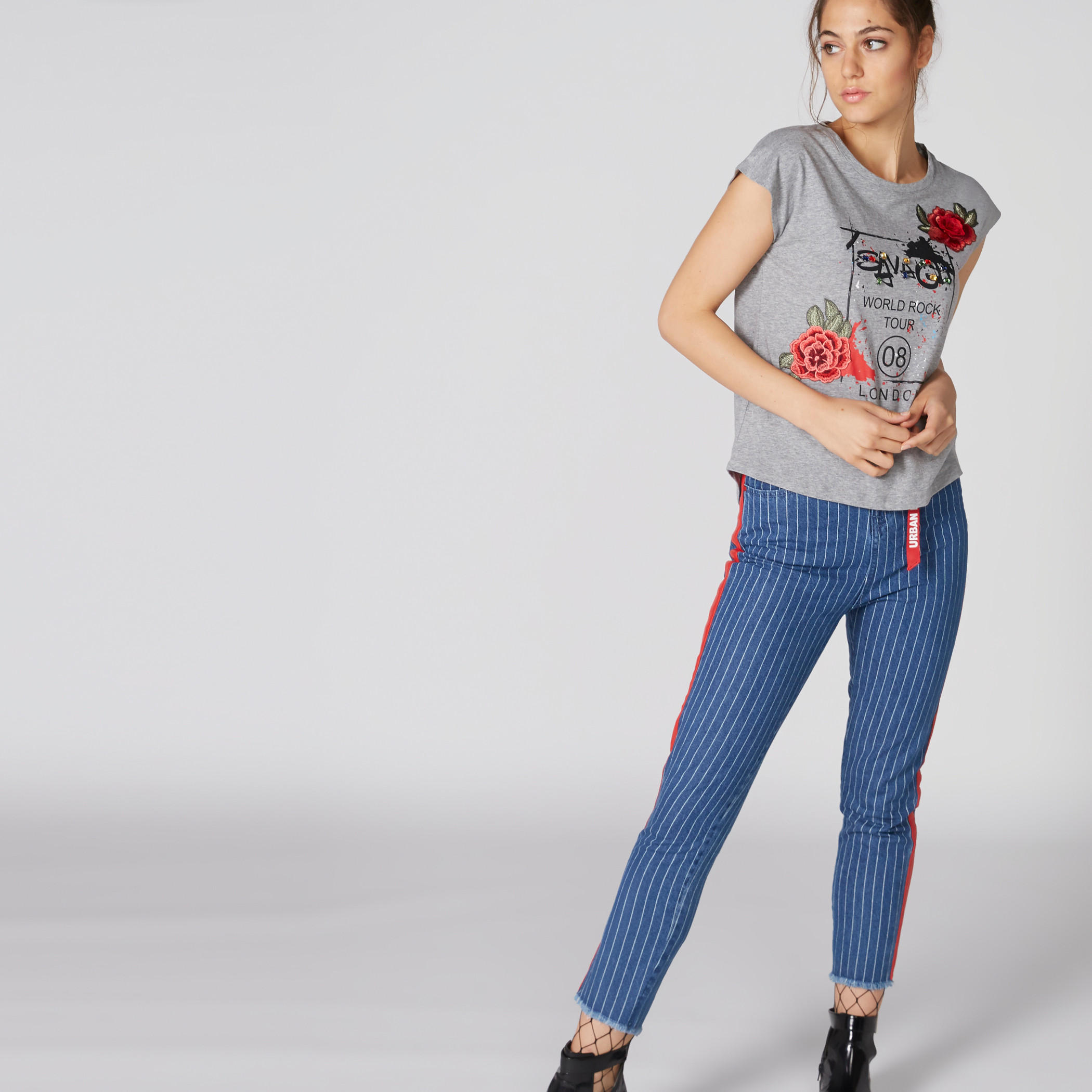تيشيرت بأكمام متصلة وطبعات وتزيينات أزهار من لي كوبر-women-clothing-tshirts-image-3