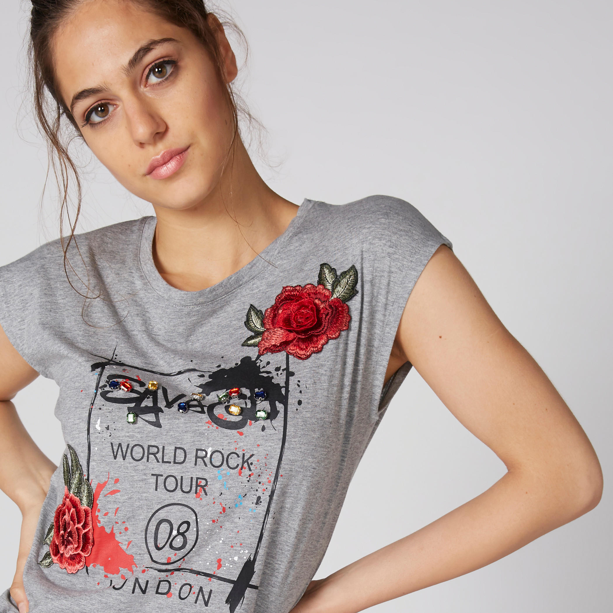تيشيرت بأكمام متصلة وطبعات وتزيينات أزهار من لي كوبر-women-clothing-tshirts-image-4