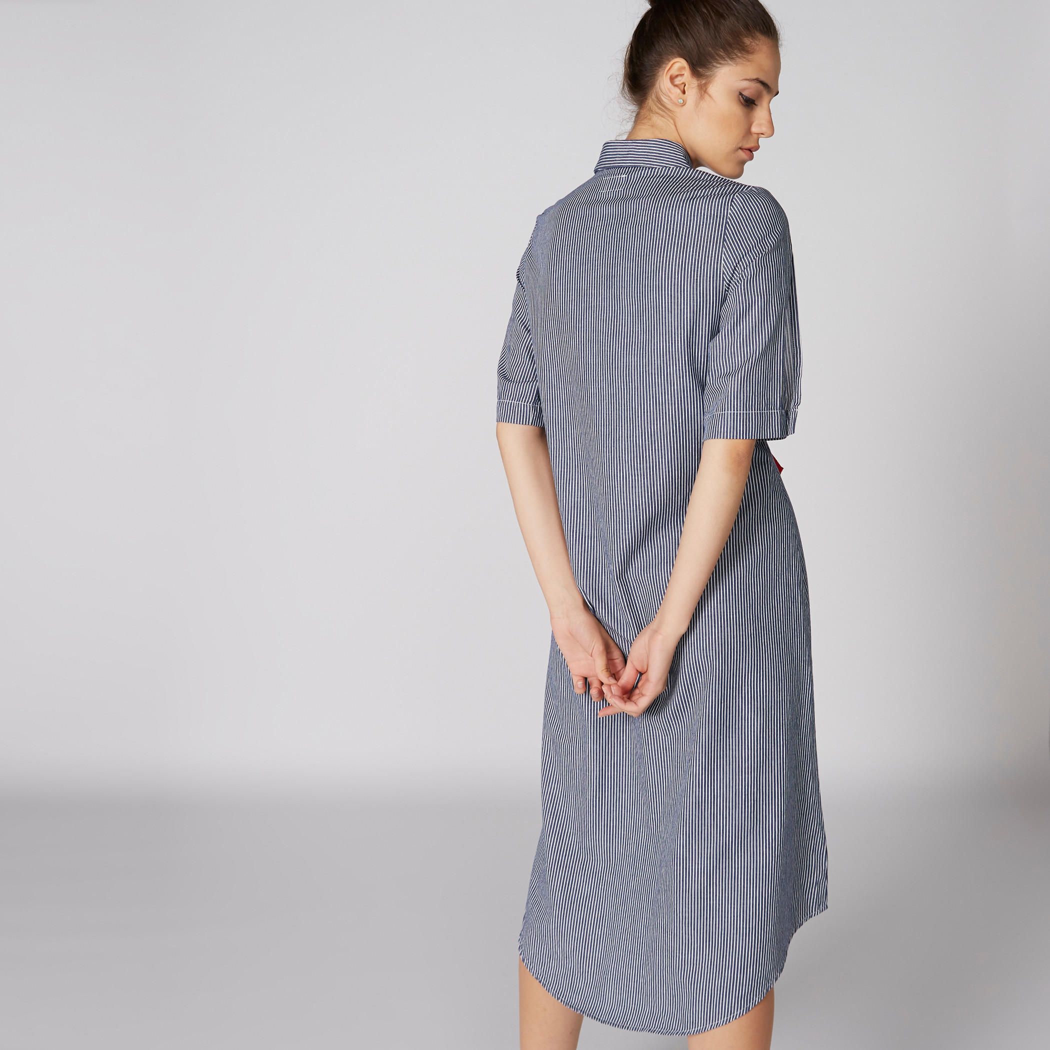 فستان مقلّم متوسط الطول بأزرار وأربطة من لي كوبر-women-clothing-dresses-image-2