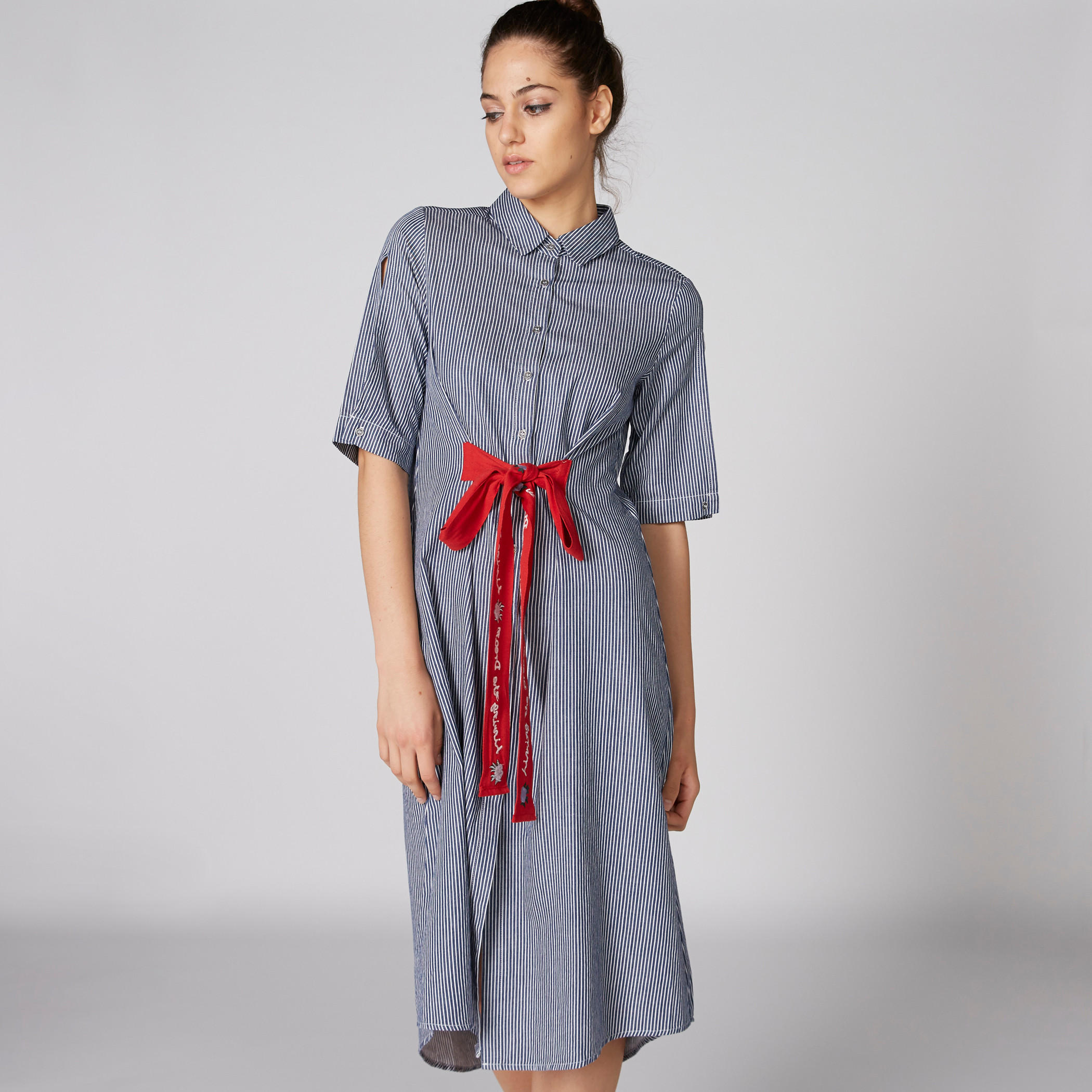فستان مقلّم متوسط الطول بأزرار وأربطة من لي كوبر-women-clothing-dresses-image-3