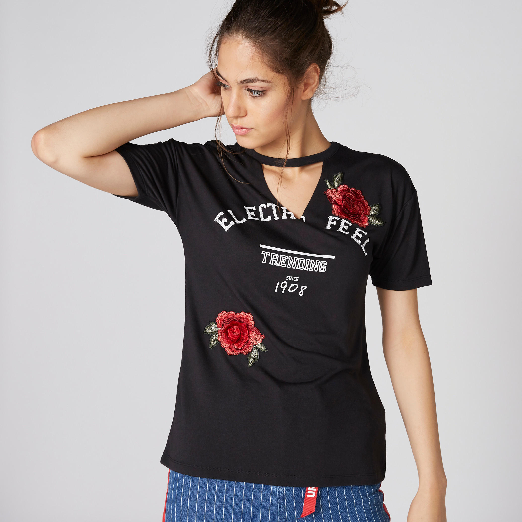 تيشيرت بياقة طوق وأكمام قصيرة وطبعات من لي كوبر-women-clothing-tshirts-image-1