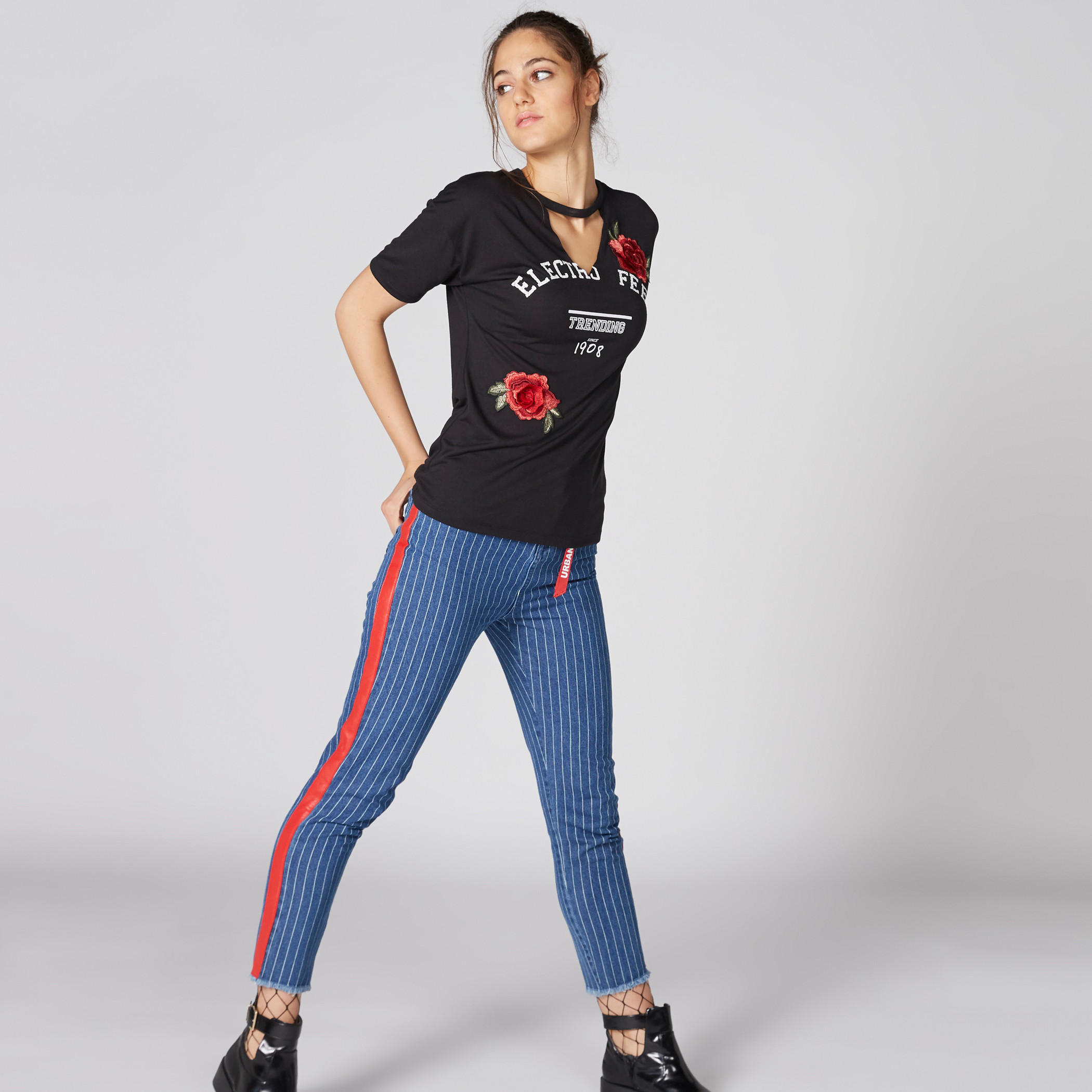تيشيرت بياقة طوق وأكمام قصيرة وطبعات من لي كوبر-women-clothing-tshirts-image-3