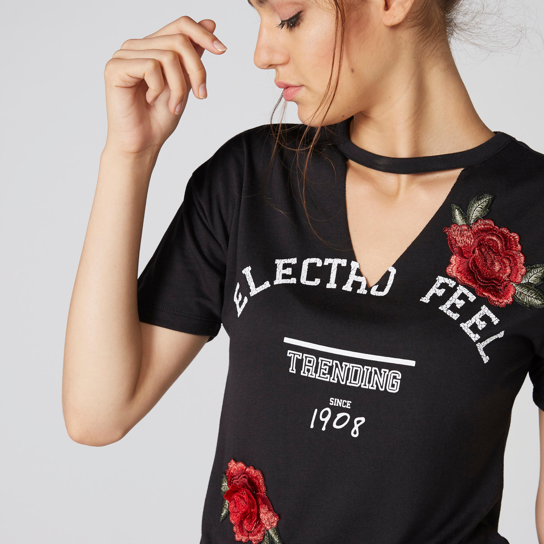تيشيرت بياقة طوق وأكمام قصيرة وطبعات من لي كوبر-women-clothing-tshirts-image-4