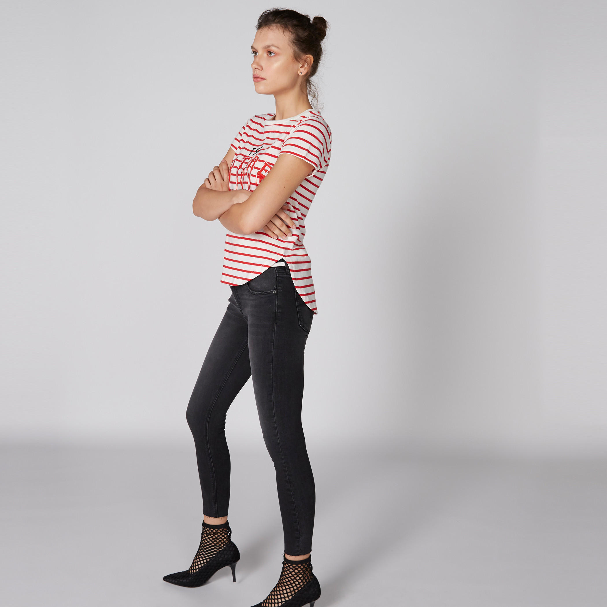 تيشيرت بياقة مستديرة وأكمام قصيرة من لي كوبر-women-clothing-tshirts-image-3