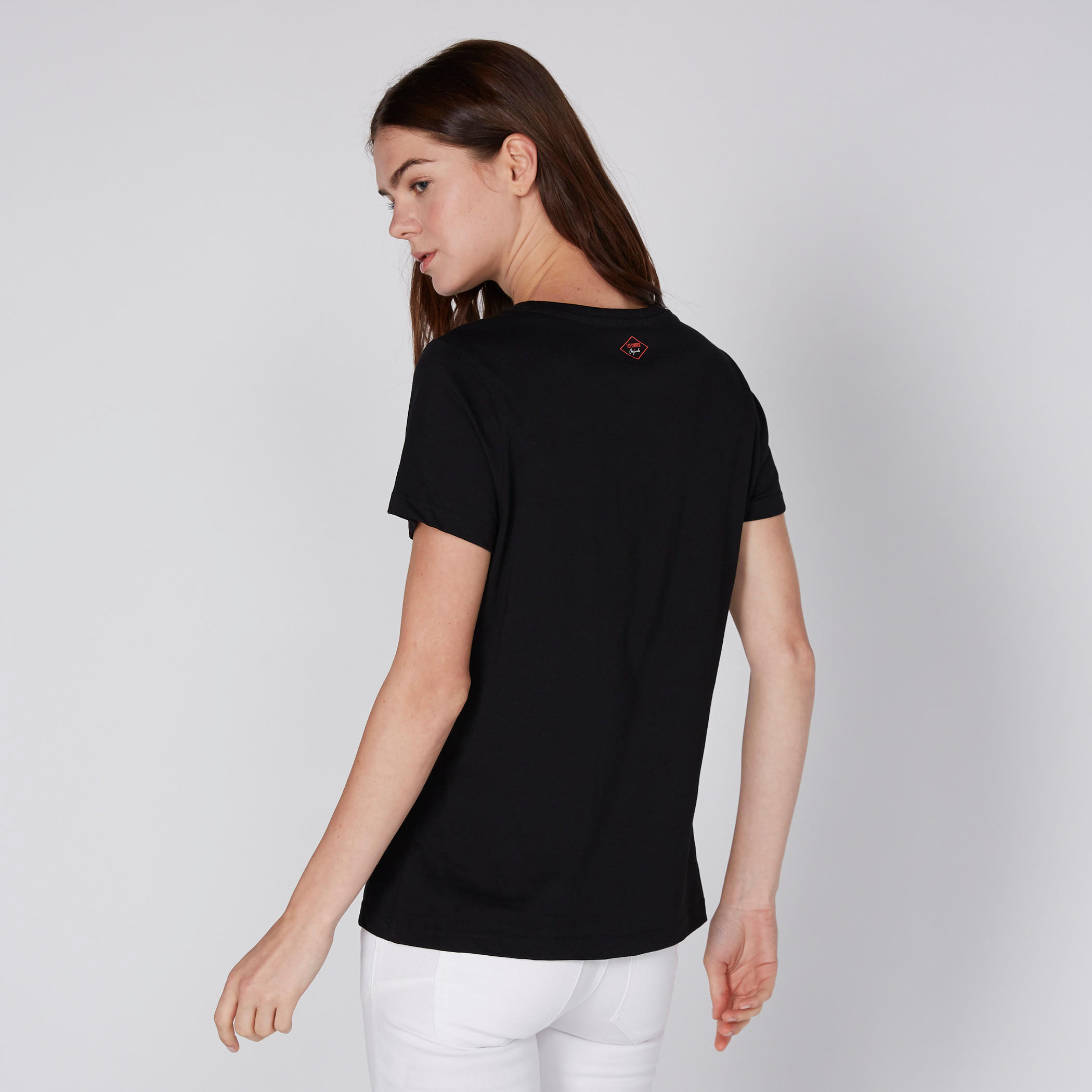 تيشيرت بياقة مستديرة وأكمام قصيرة وطبعات من لي كوبر-women-clothing-tshirts-image-3