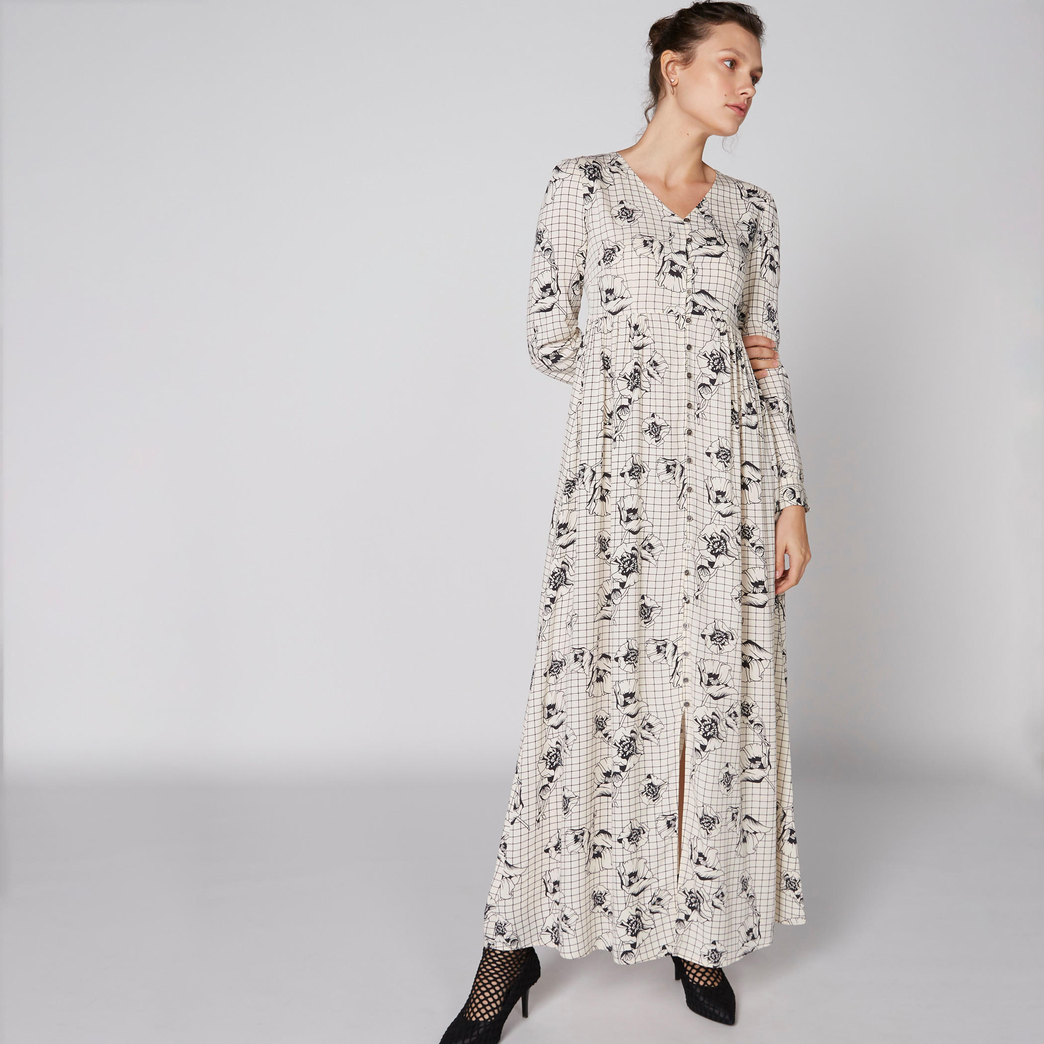 فستان ماكسي بياقة V وأكمام طويلة من لي كوبر-women-clothing-dresses-image-3