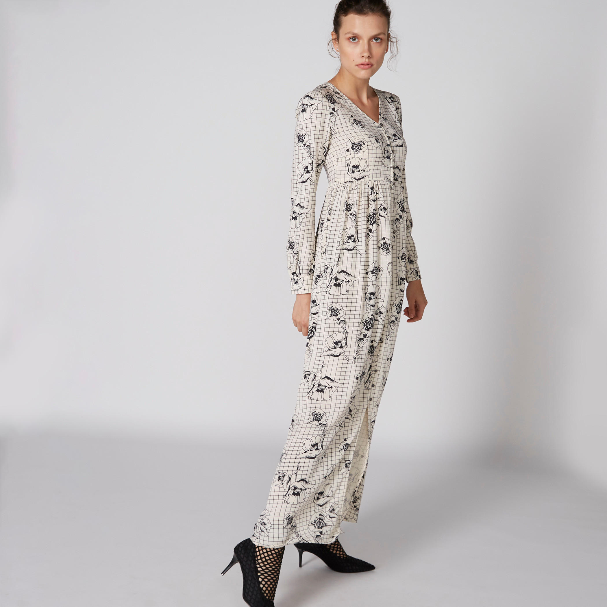 فستان ماكسي بياقة V وأكمام طويلة من لي كوبر-women-clothing-dresses-image-4