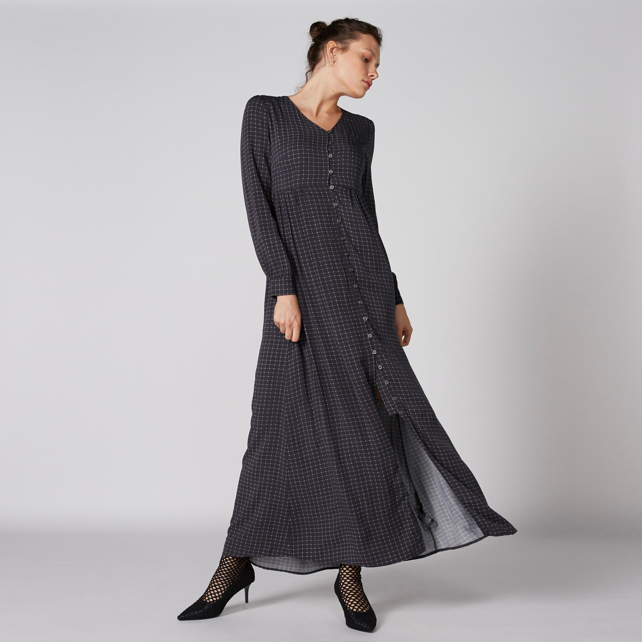 فستان ماكسي بياقة V وأكمام طويلة من لي كوبر-women-clothing-dresses-image-1