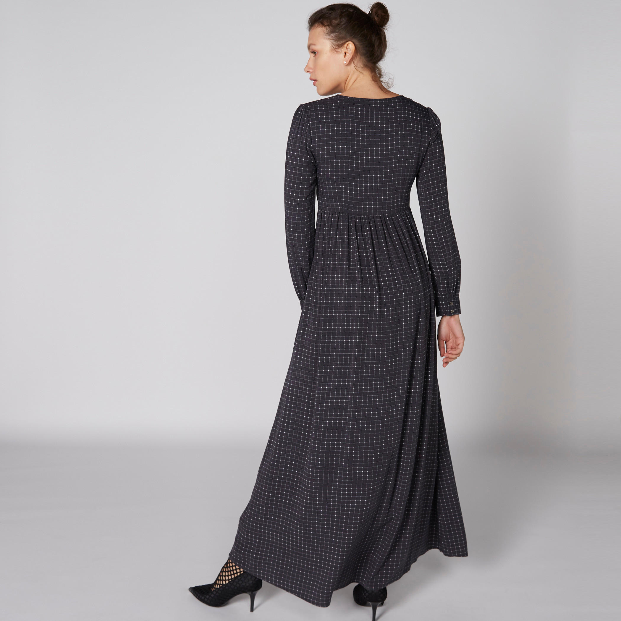 فستان ماكسي بياقة V وأكمام طويلة من لي كوبر-women-clothing-dresses-image-2