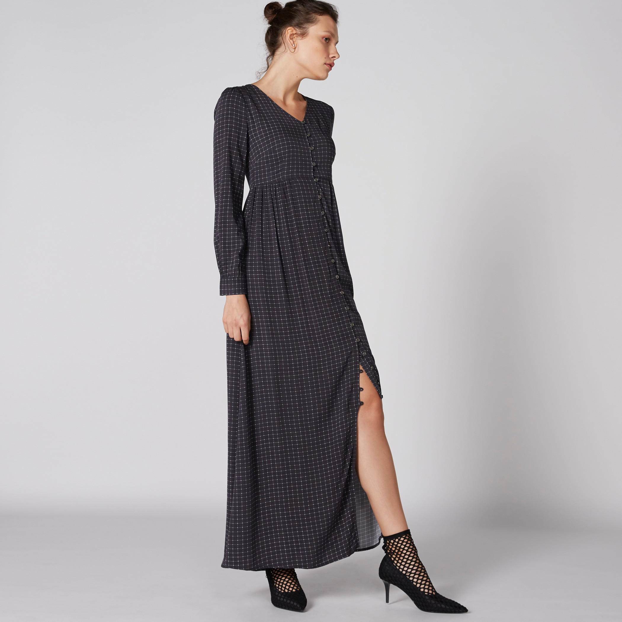 فستان ماكسي بياقة V وأكمام طويلة من لي كوبر-women-clothing-dresses-image-4