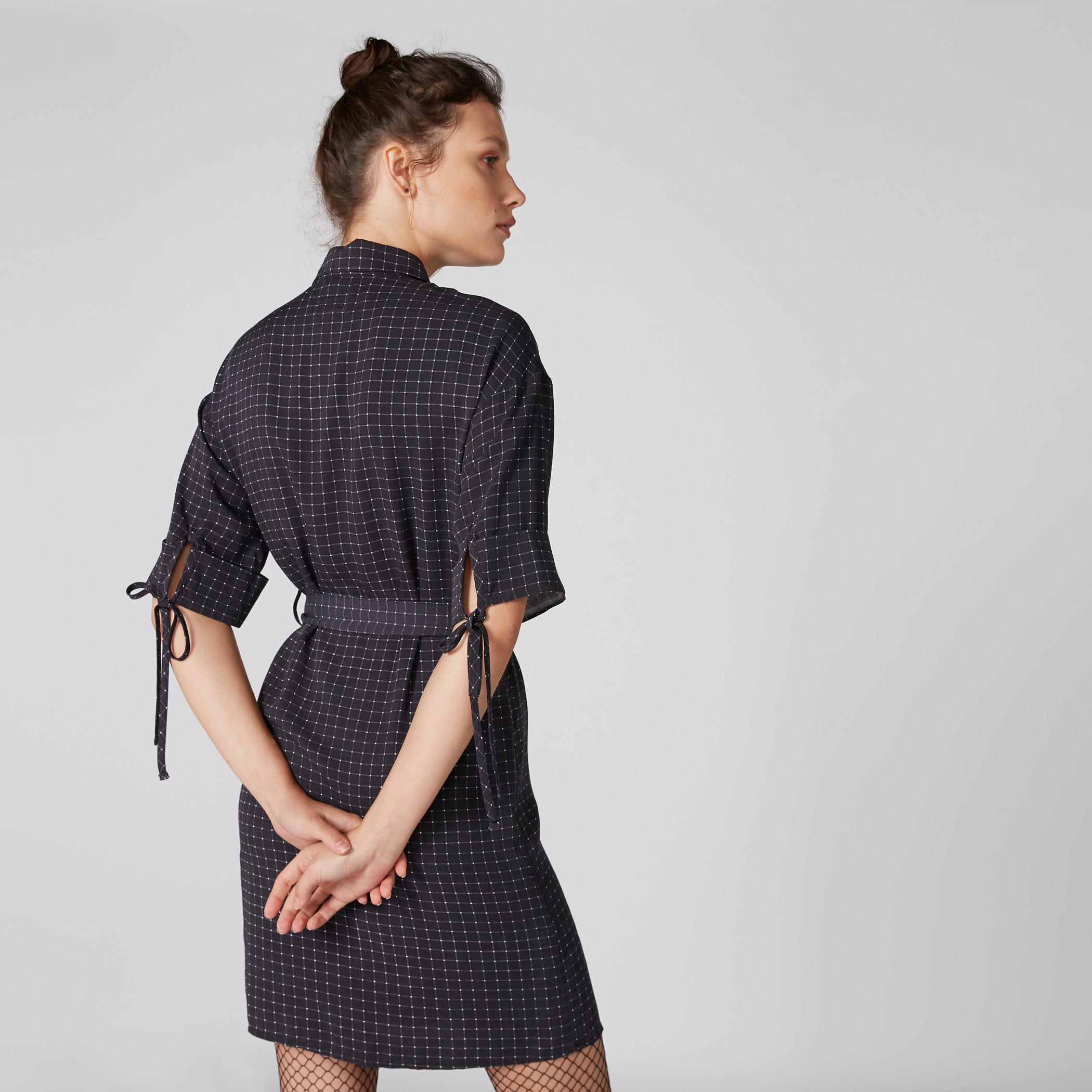 فستان قميص كاروهات بأكمام قصيرة وأربطة من لي كوبر-women-clothing-dresses-image-2