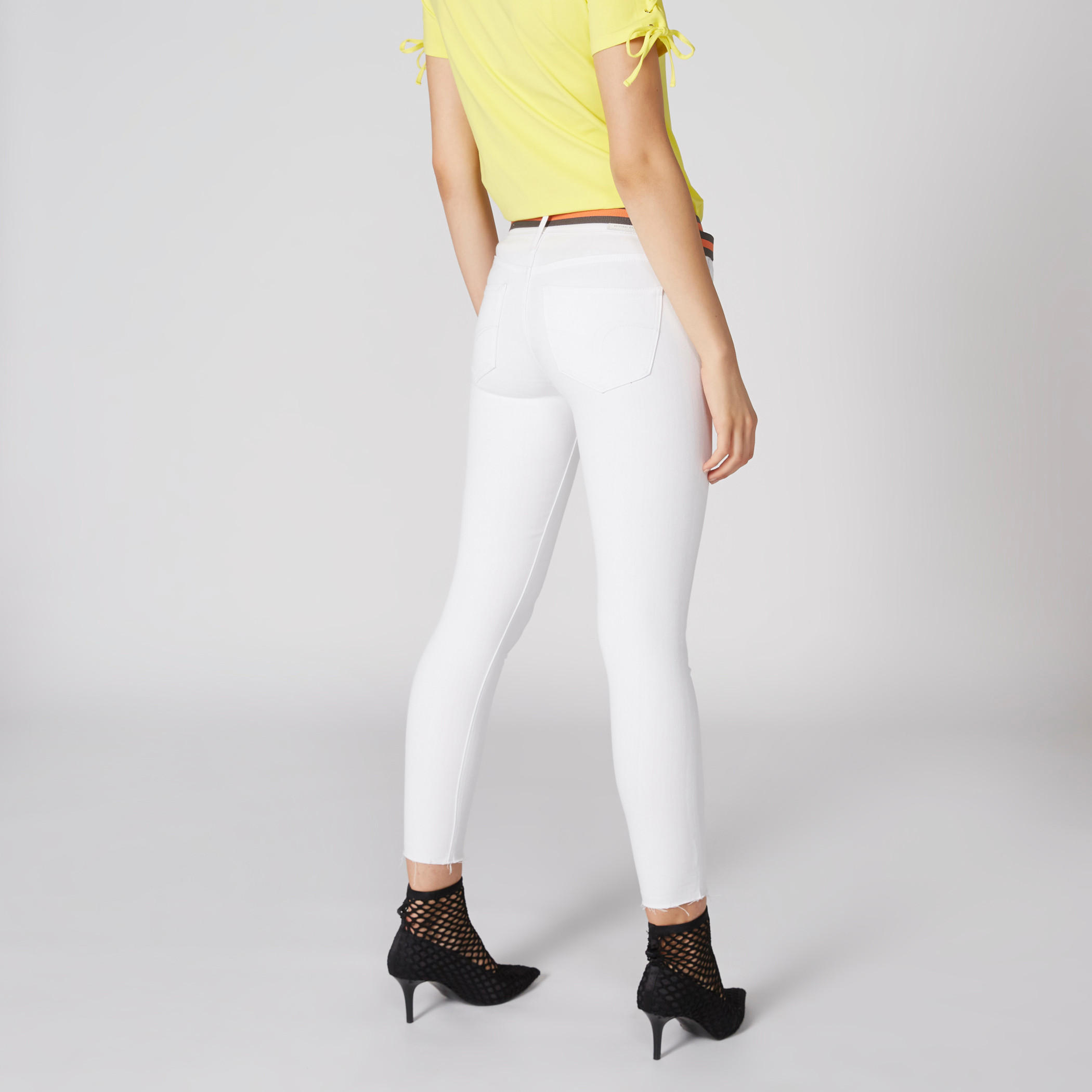 بنطال جينز طويل بجيوب-women-clothing-bottoms-jeans-image-2