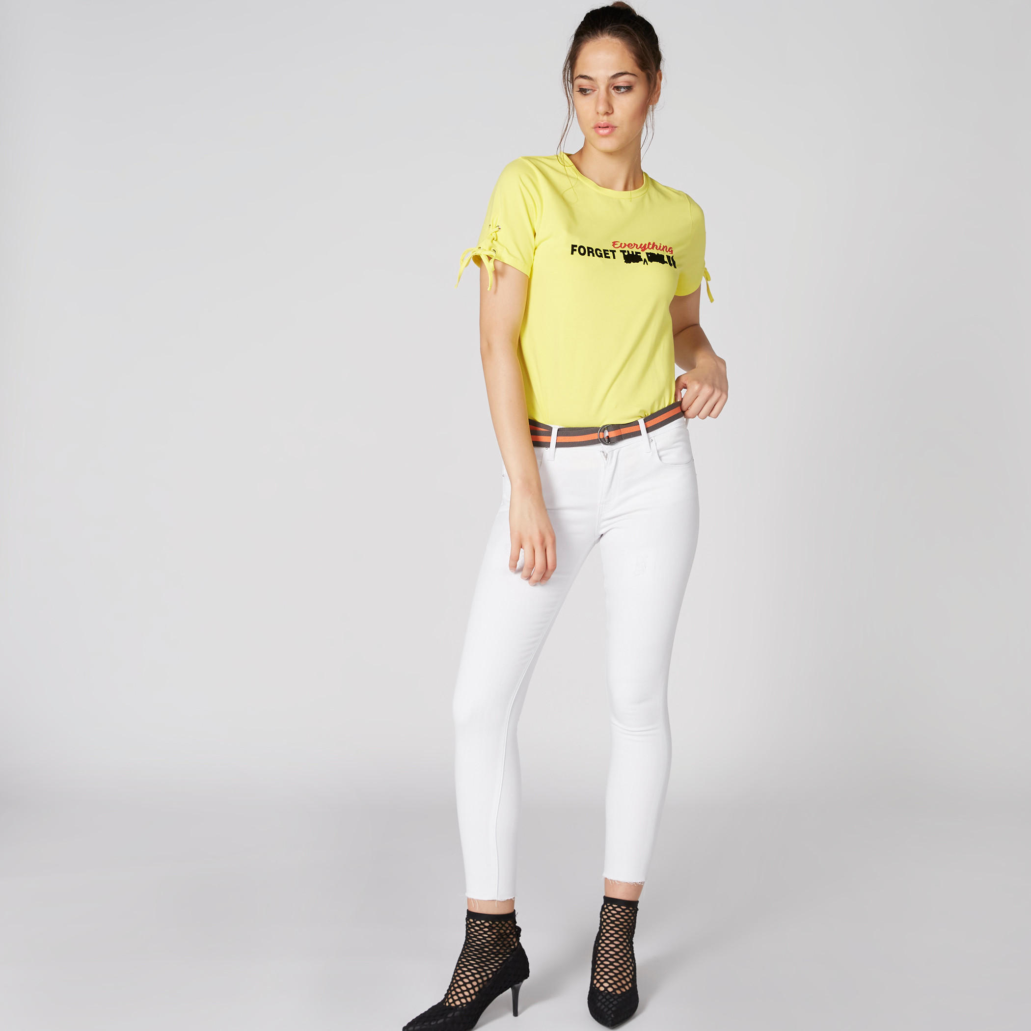 بنطال جينز طويل بجيوب-women-clothing-bottoms-jeans-image-3