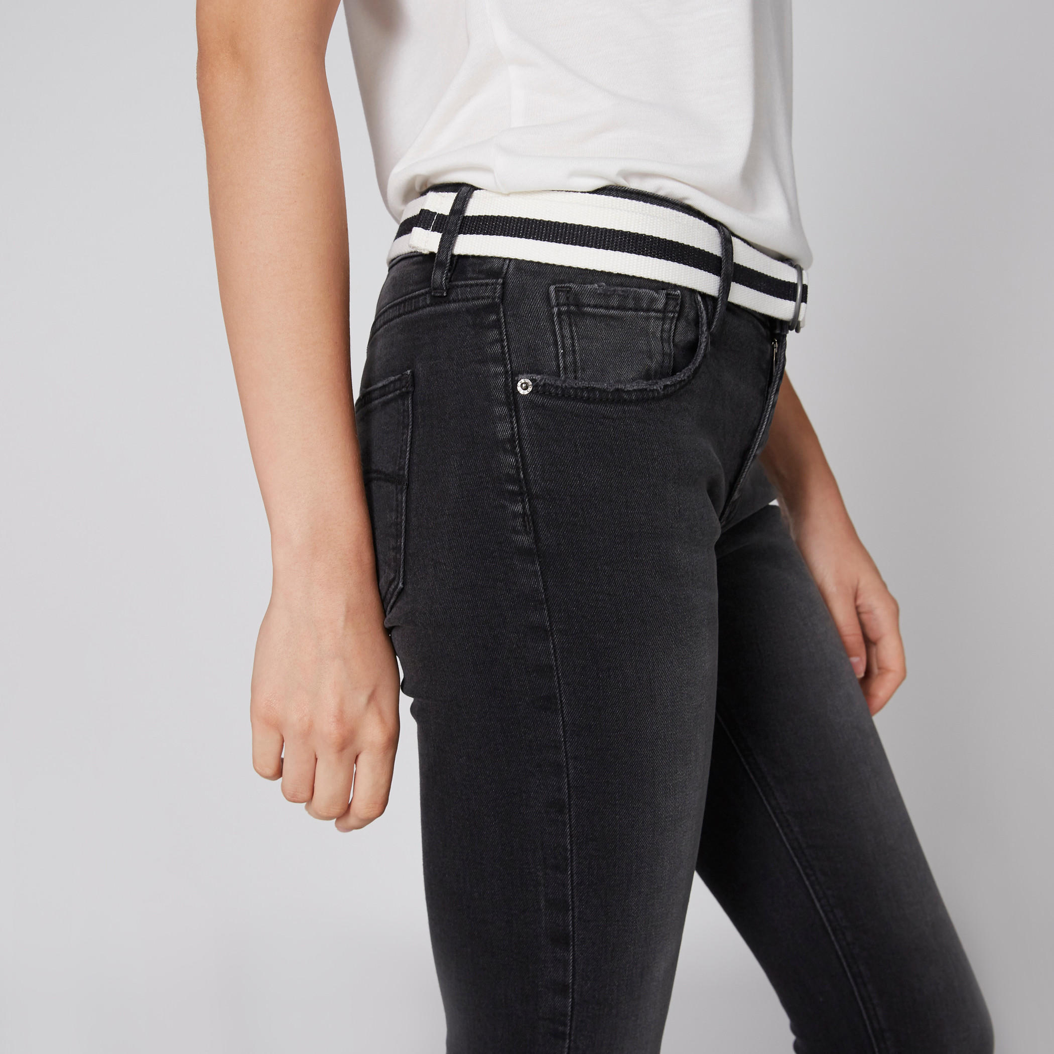 بنطال جينز طويل بجيوب-women-clothing-bottoms-jeans-image-8