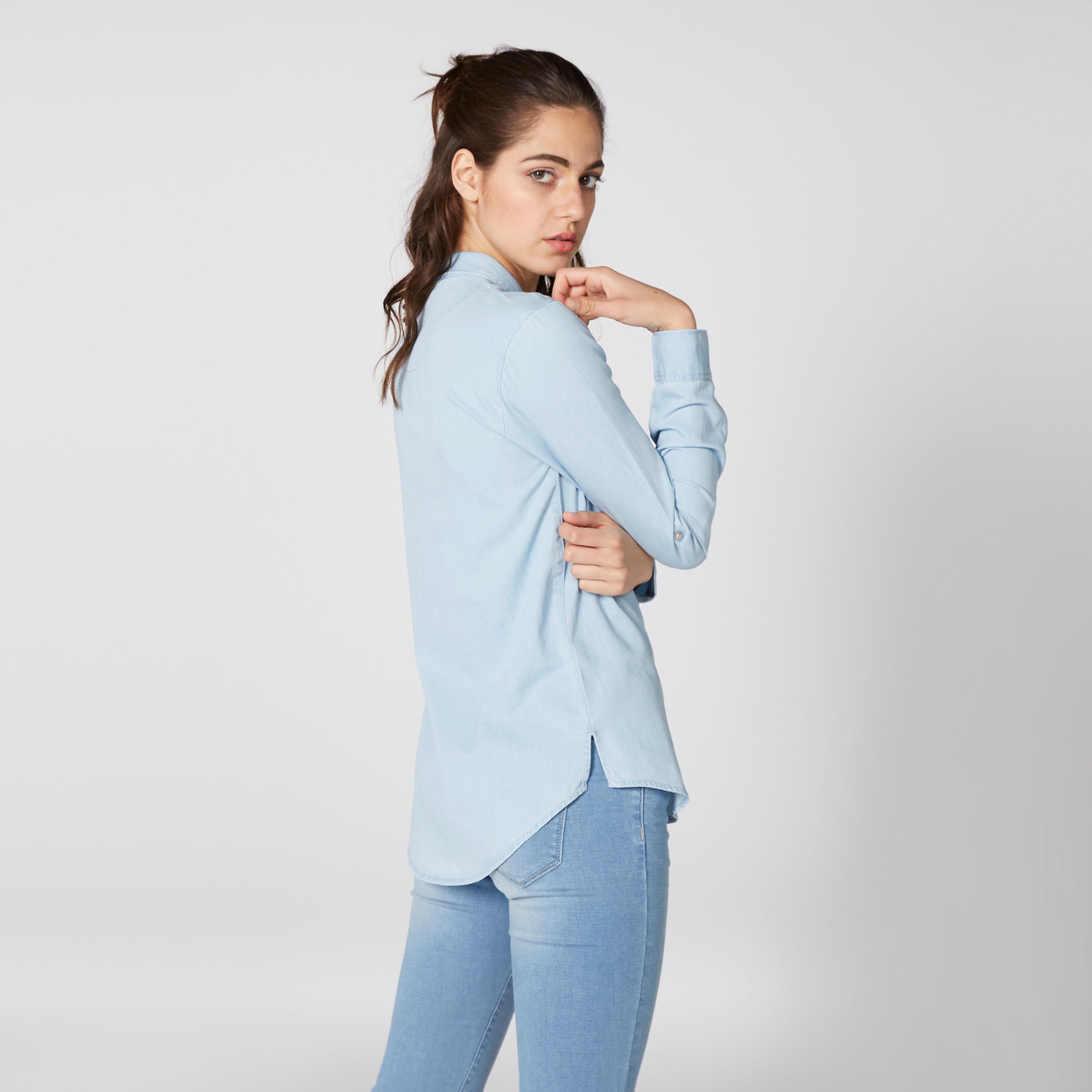 قميص من الدنيم بأكمام طويلة ووصلة أزرار كاملة من لي كوبر-women-clothing-shirtsandblouses-shirts-image-2