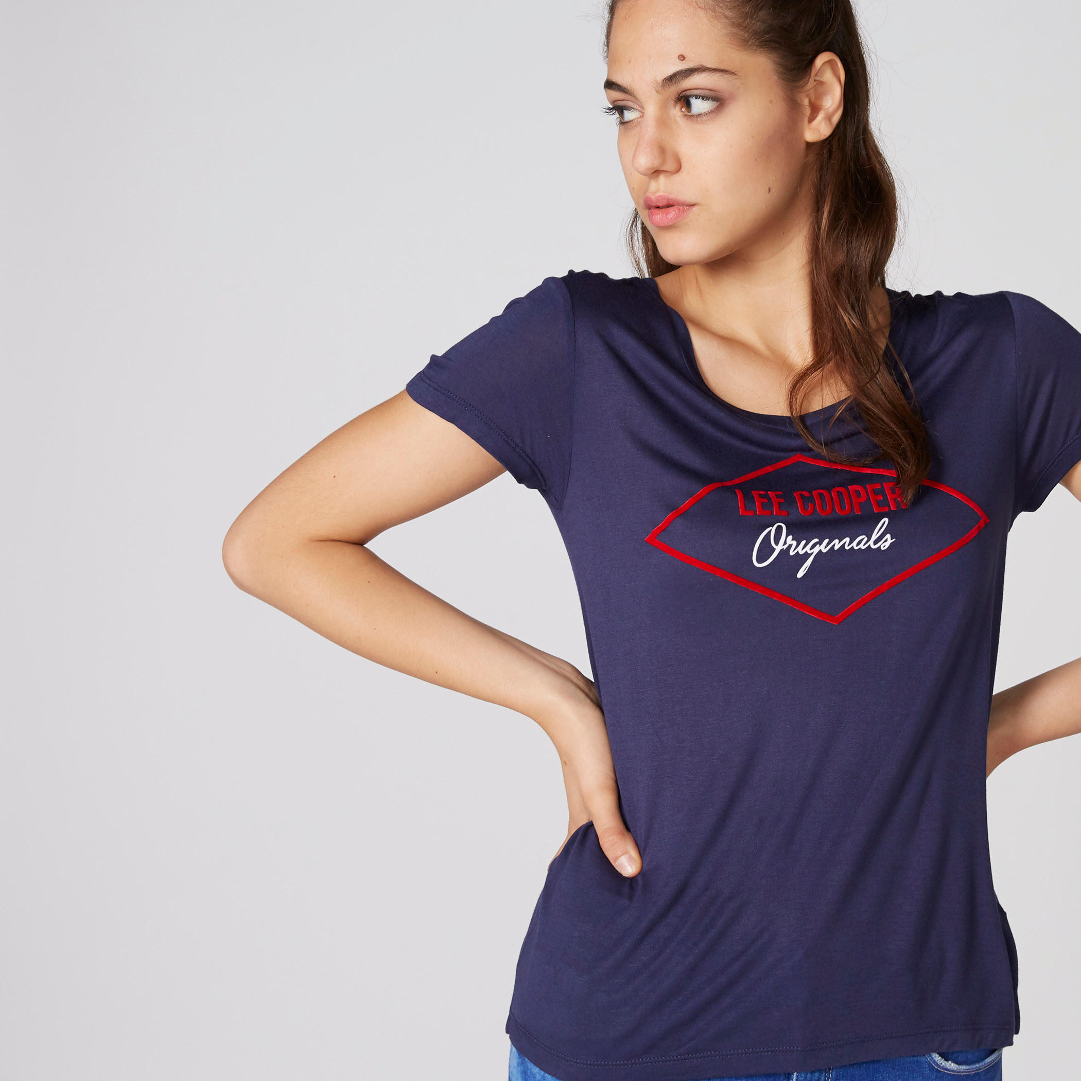 تيشيرت بياقة عميقة وأكمام قصيرة وطبعات-women-clothing-tshirts-image-1