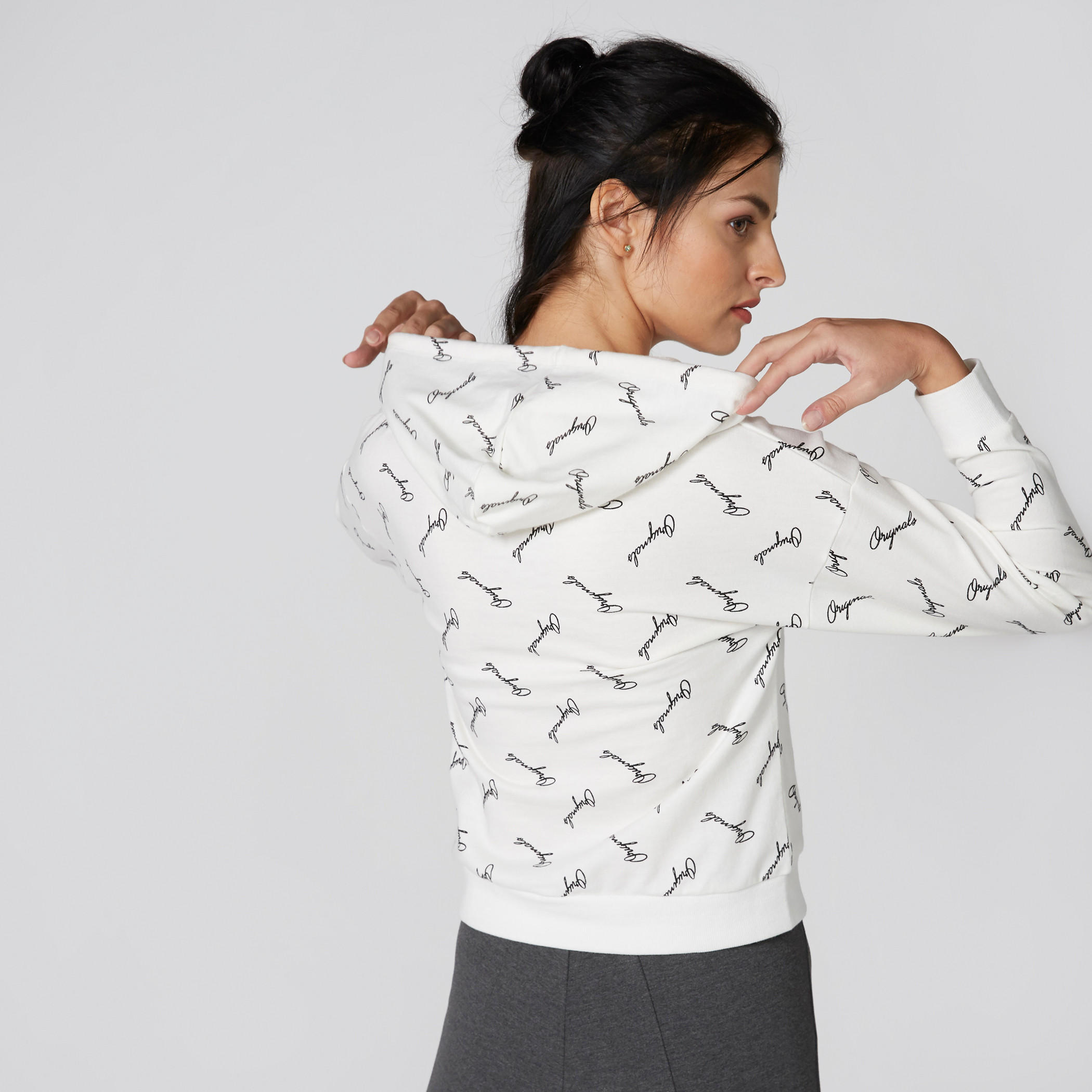 سويت شيرت بأكمام طويلة وقبعة وطبعات-women-winterwear-hoodiesandsweatshirts-hoodies-image-2