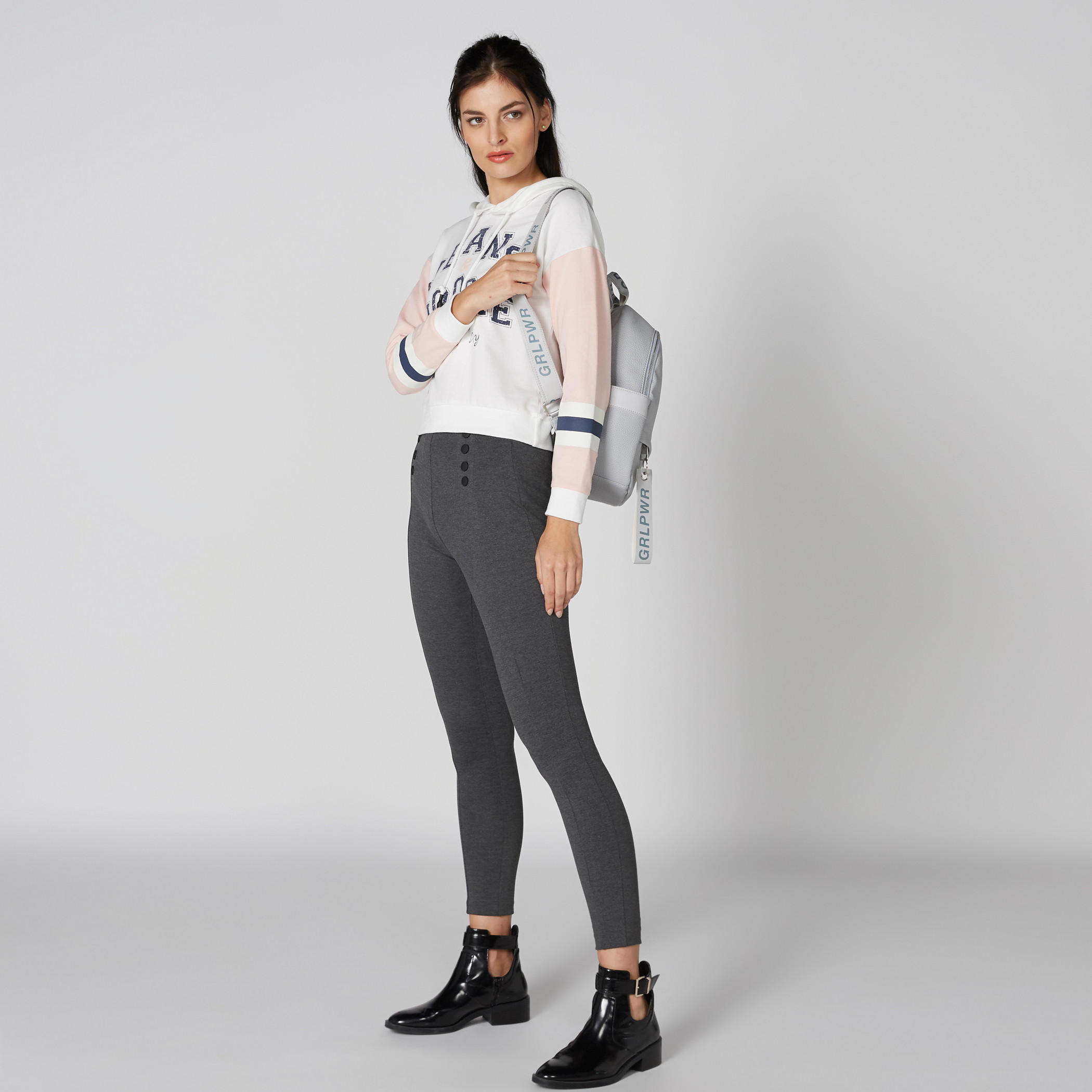 سويت شيرت بأكمام طويلة وقبعة وطبعات-women-winterwear-hoodiesandsweatshirts-hoodies-image-1
