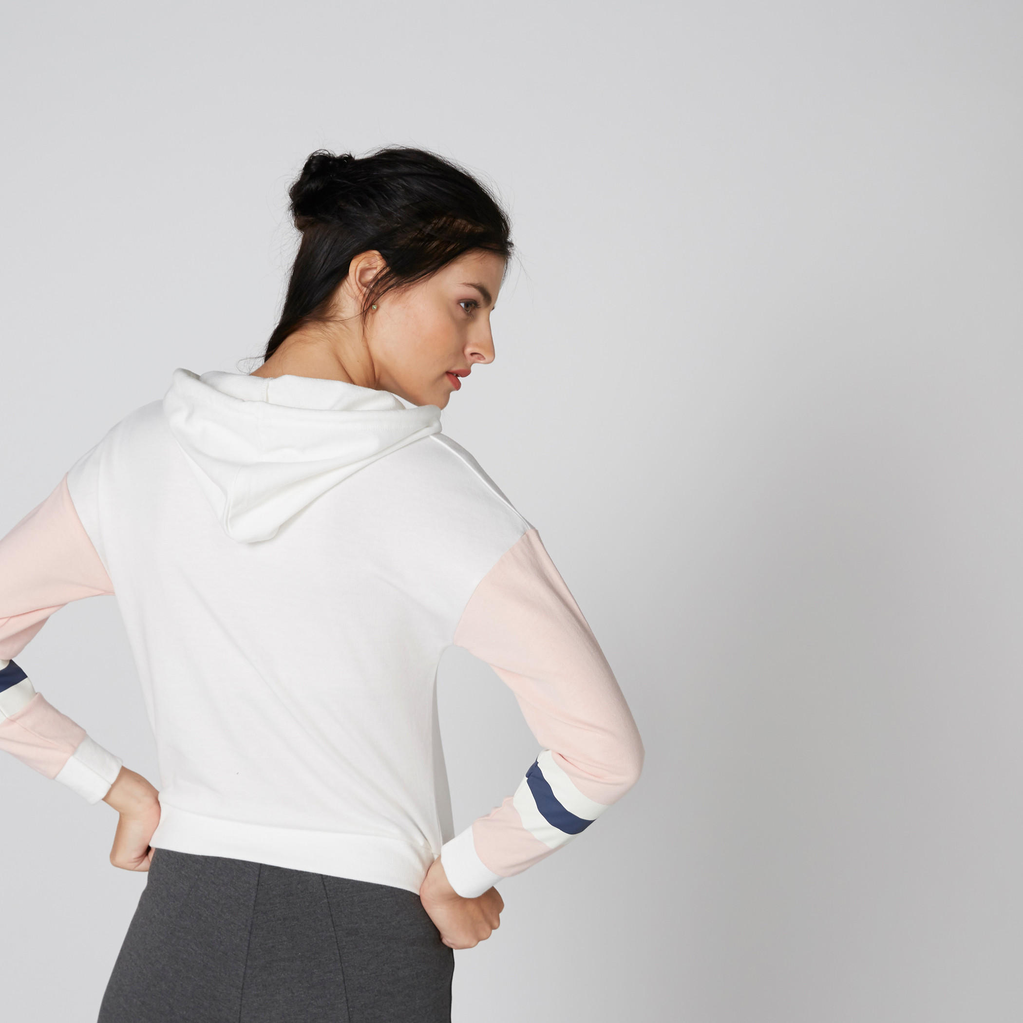 سويت شيرت بأكمام طويلة وقبعة وطبعات-women-winterwear-hoodiesandsweatshirts-hoodies-image-2