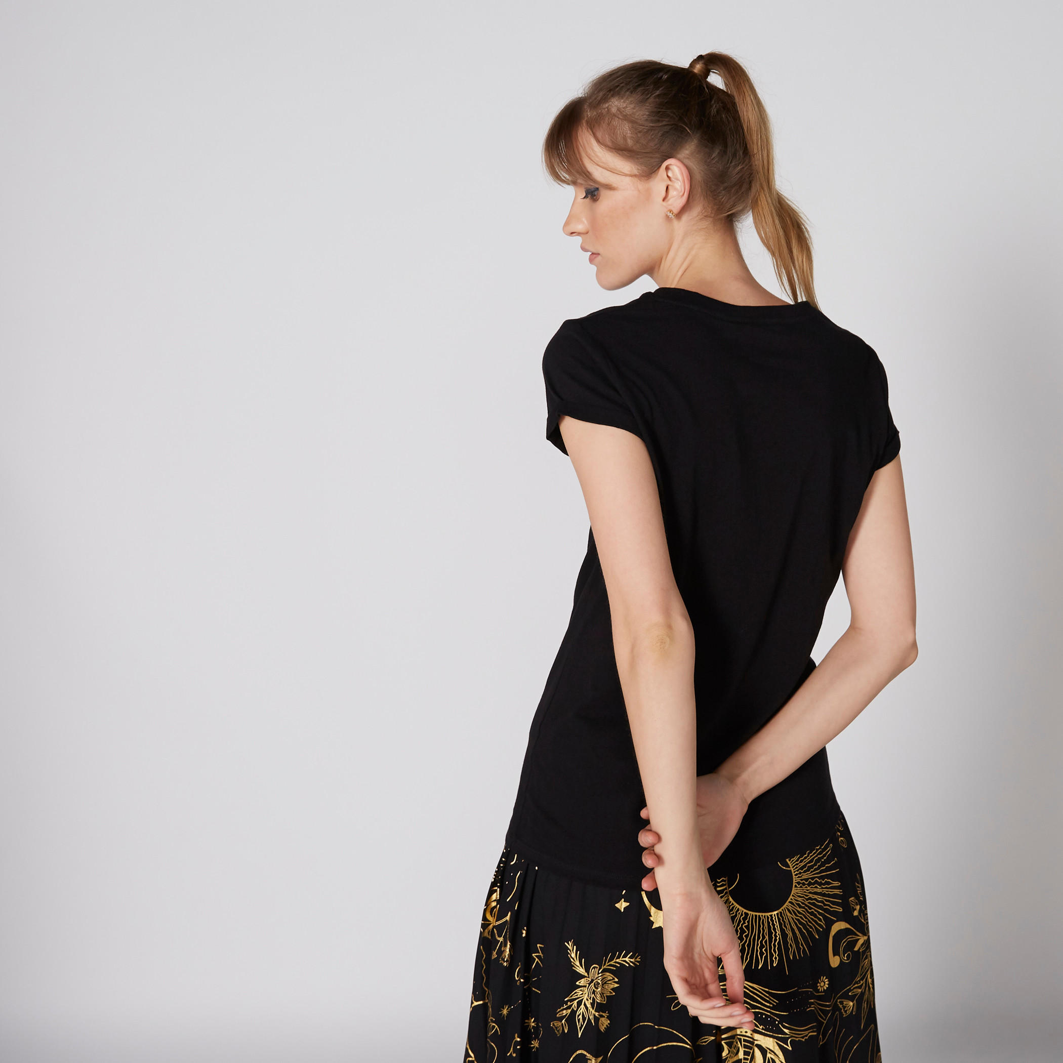 تيشيرت بياقة ضيّقة وأكمام كاب وتفاصيل مزخرفة-women-clothing-tshirts-image-2