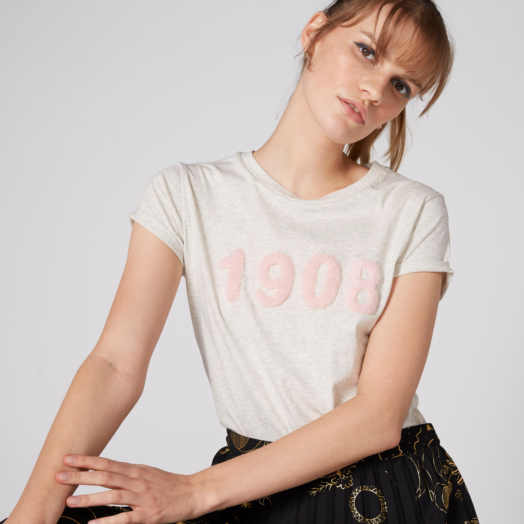 تيشيرت بياقة مستديرة وأكمام كاب وتفاصيل مزخرفة-women-clothing-tshirts-image-1