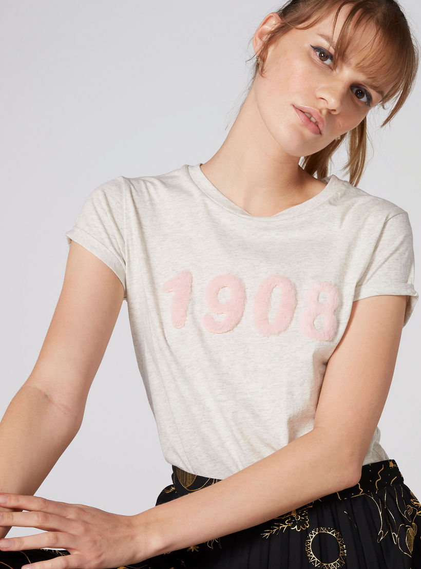تيشيرت بياقة مستديرة وأكمام كاب وتفاصيل مزخرفة-women-clothing-tshirts-image-1