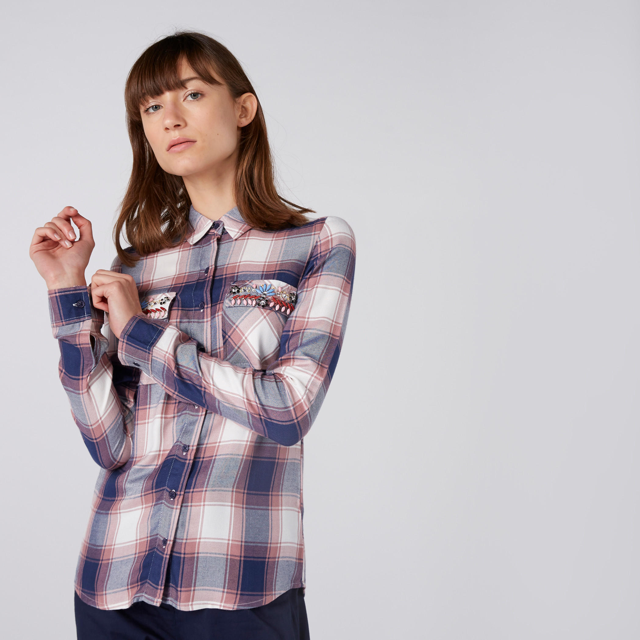 قميص مزيّن بأكمام طويلة وأزرار-women-clothing-shirtsandblouses-shirts-image-1