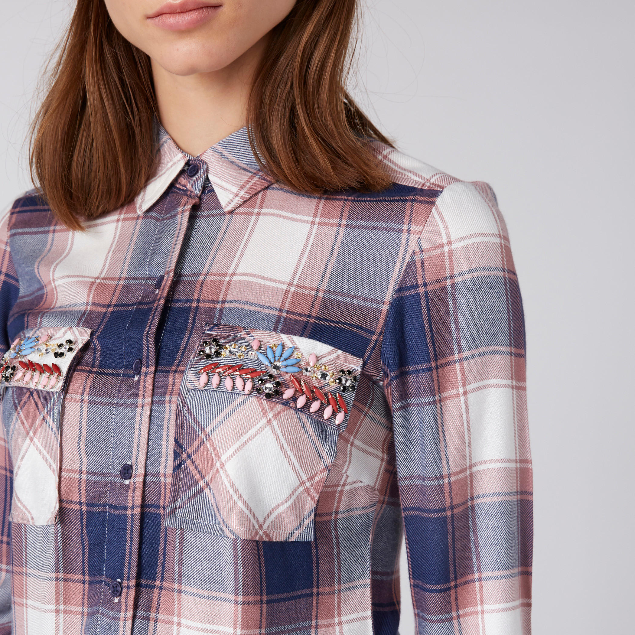 قميص مزيّن بأكمام طويلة وأزرار-women-clothing-shirtsandblouses-shirts-image-2