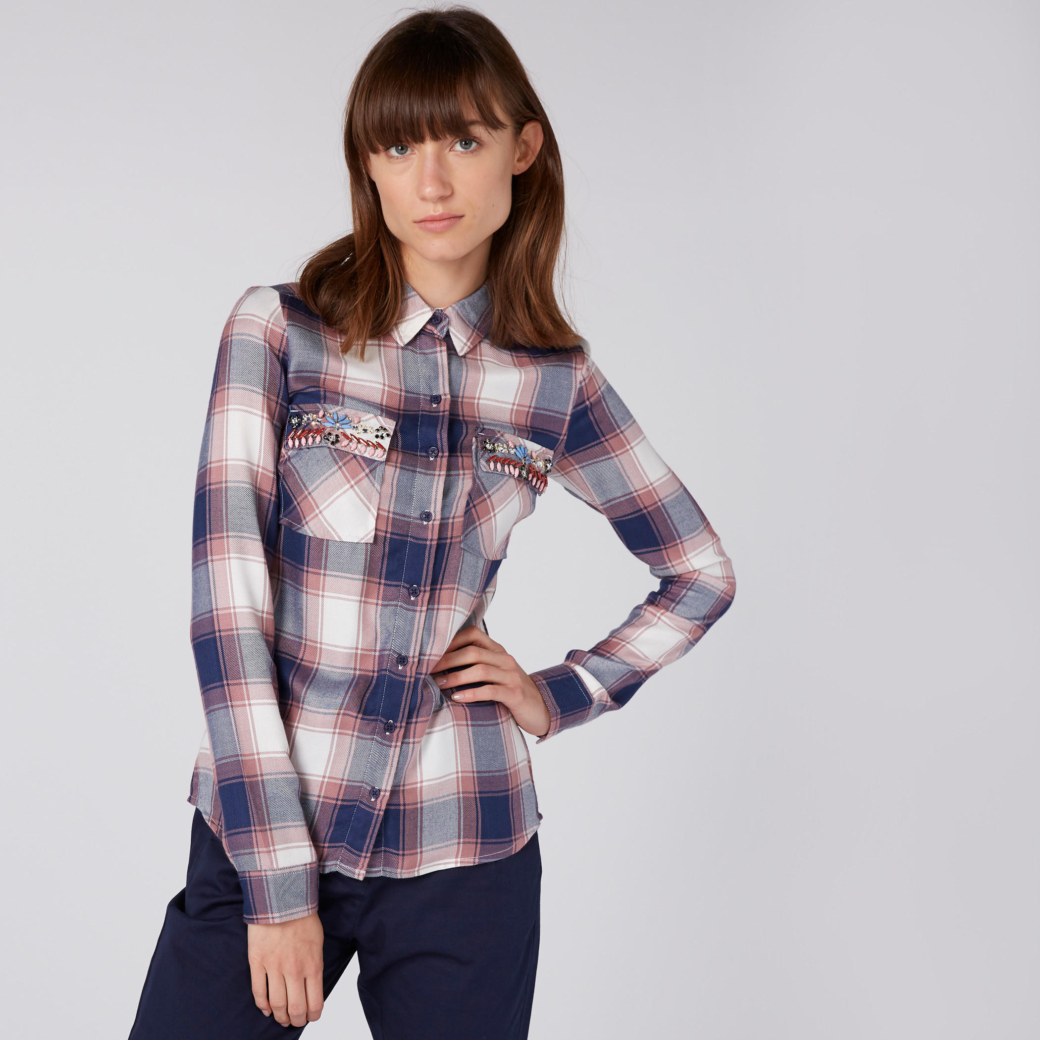 قميص مزيّن بأكمام طويلة وأزرار-women-clothing-shirtsandblouses-shirts-image-3