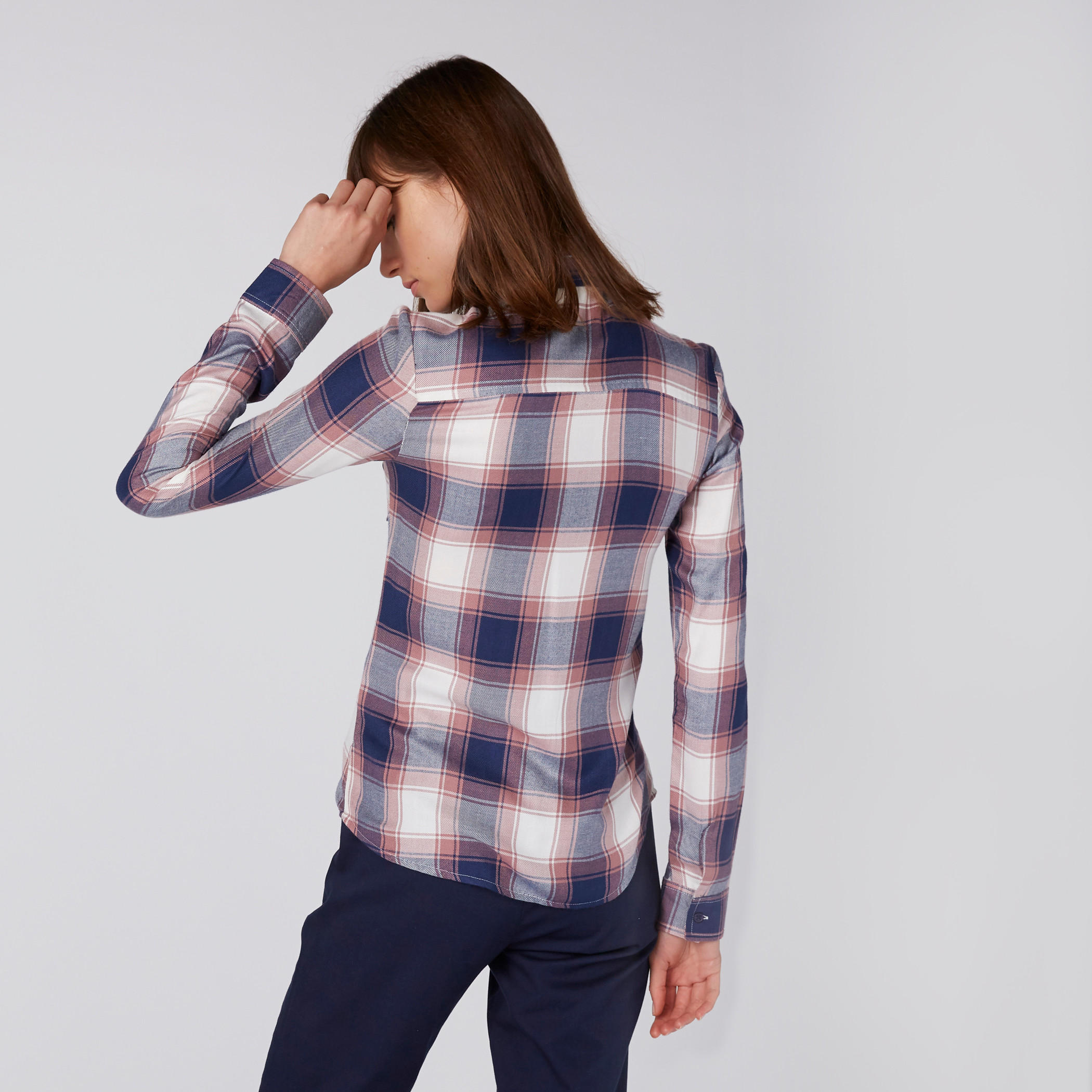 قميص مزيّن بأكمام طويلة وأزرار-women-clothing-shirtsandblouses-shirts-image-4