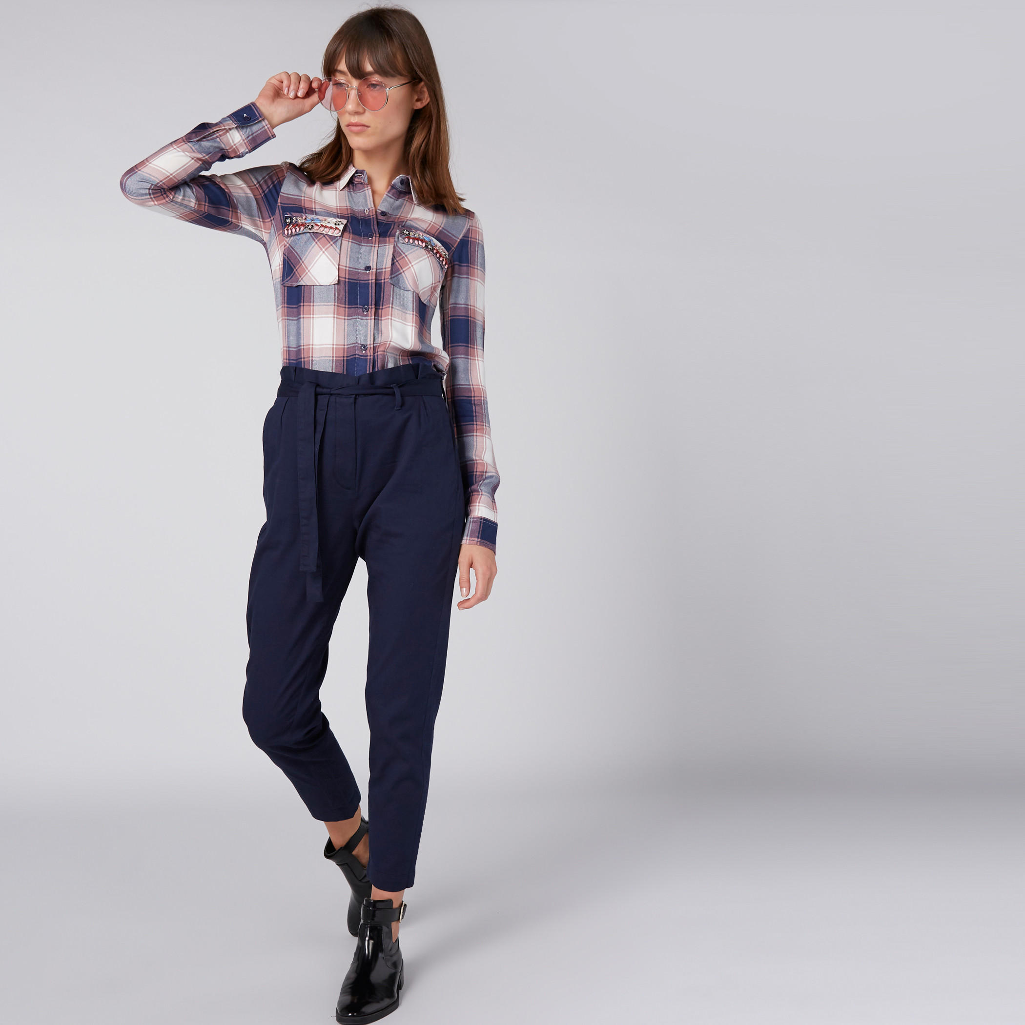 قميص مزيّن بأكمام طويلة وأزرار-women-clothing-shirtsandblouses-shirts-image-6