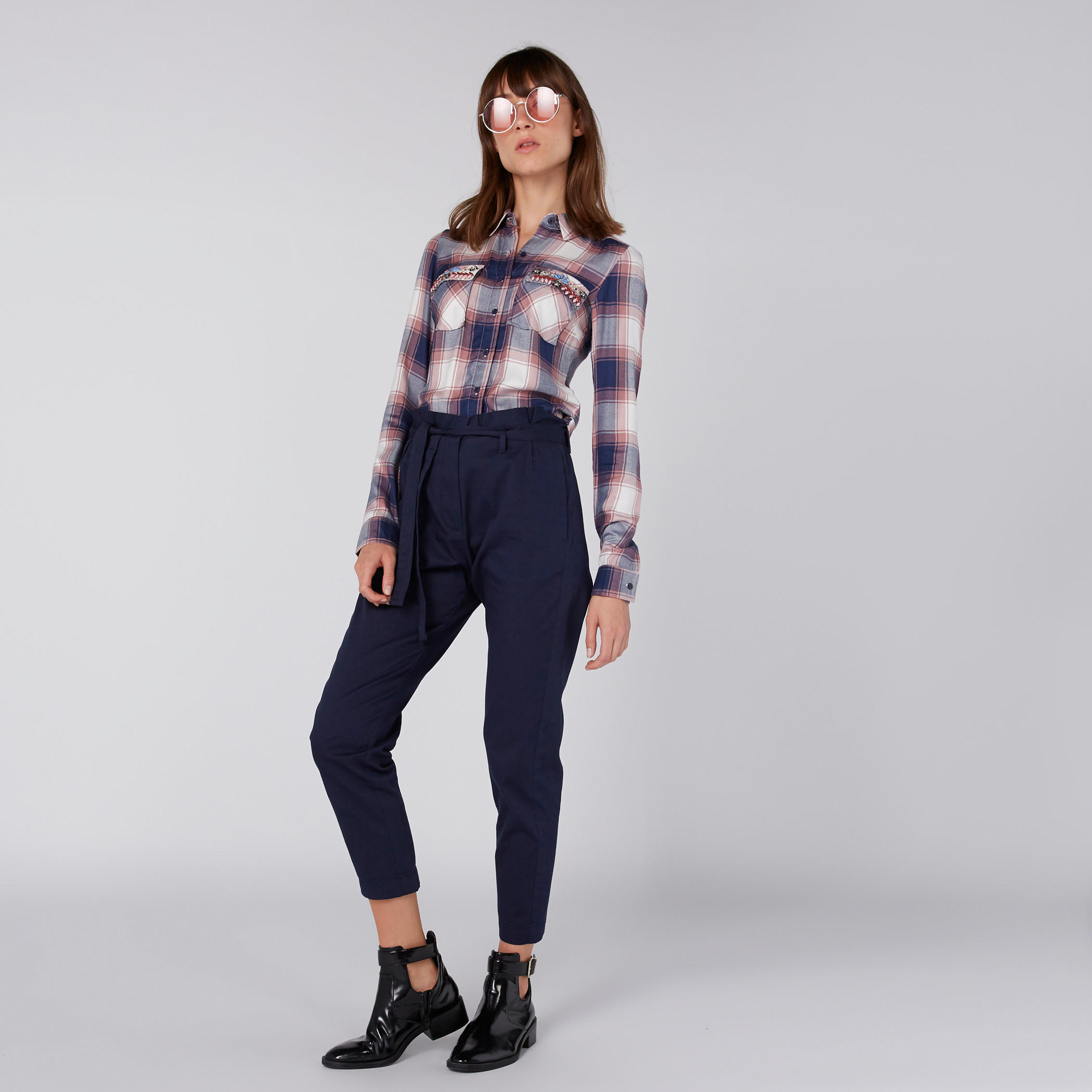 قميص مزيّن بأكمام طويلة وأزرار-women-clothing-shirtsandblouses-shirts-image-7