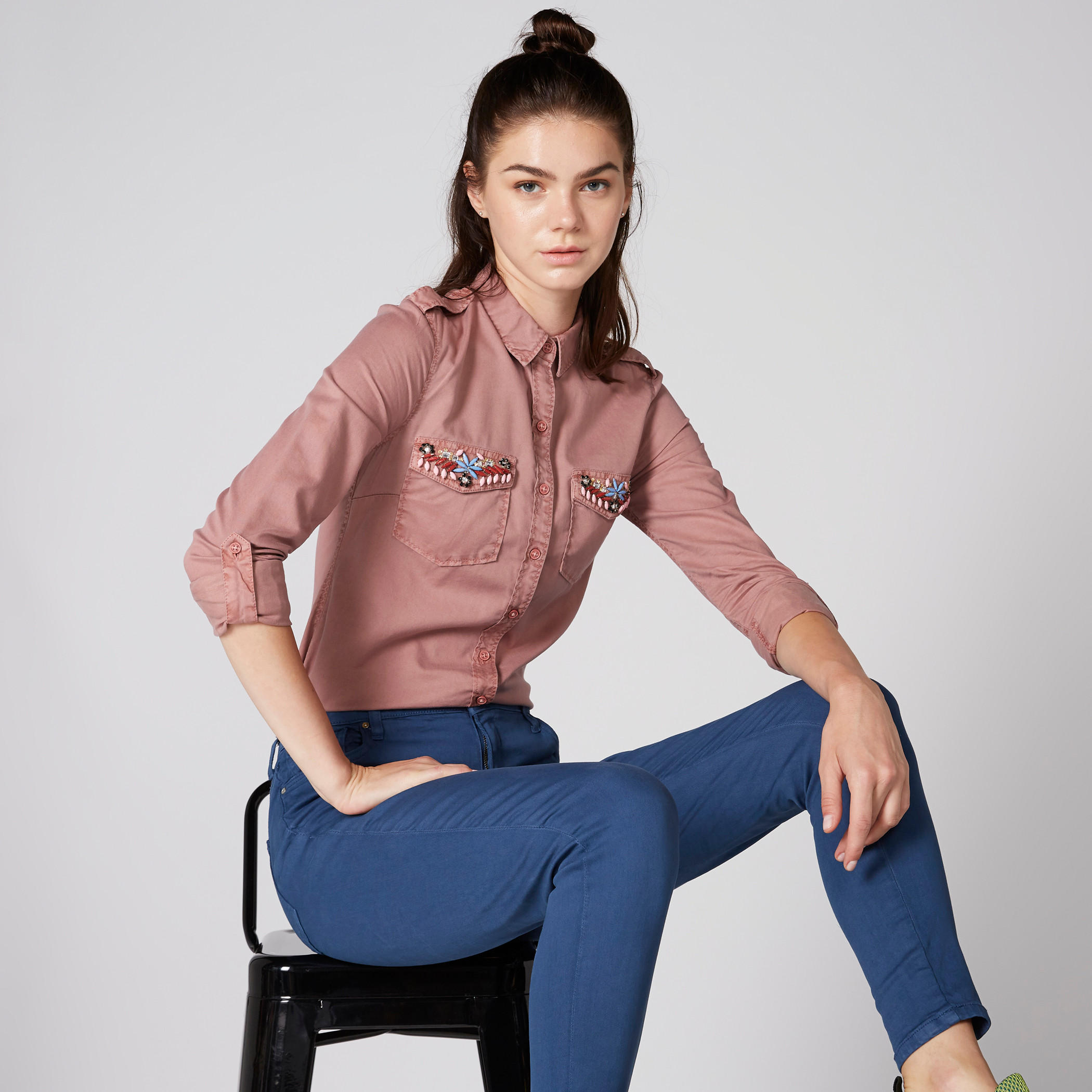 قميص مزيّن بأكمام طويلة وأزرار-women-clothing-shirtsandblouses-shirts-image-3