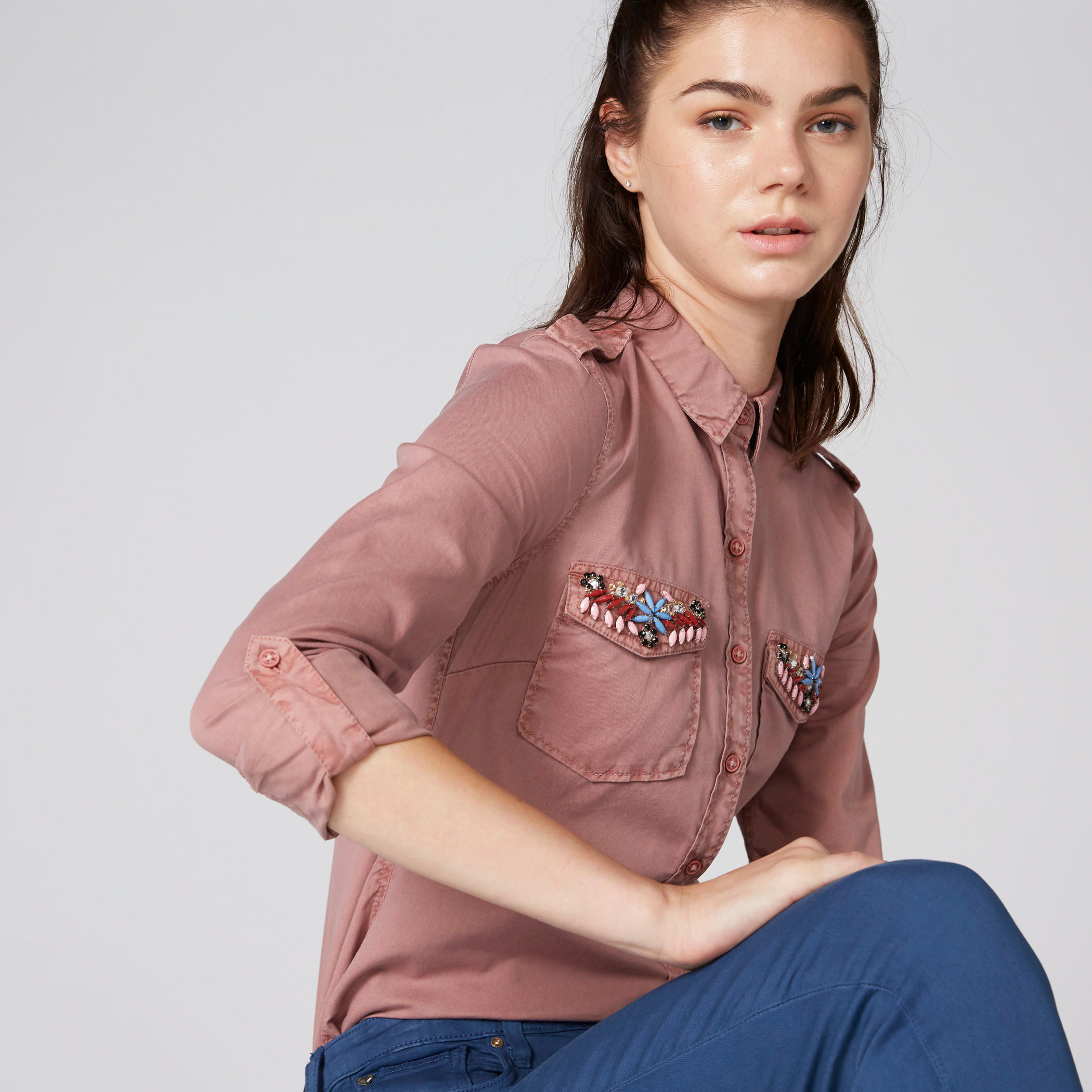 قميص مزيّن بأكمام طويلة وأزرار-women-clothing-shirtsandblouses-shirts-image-1