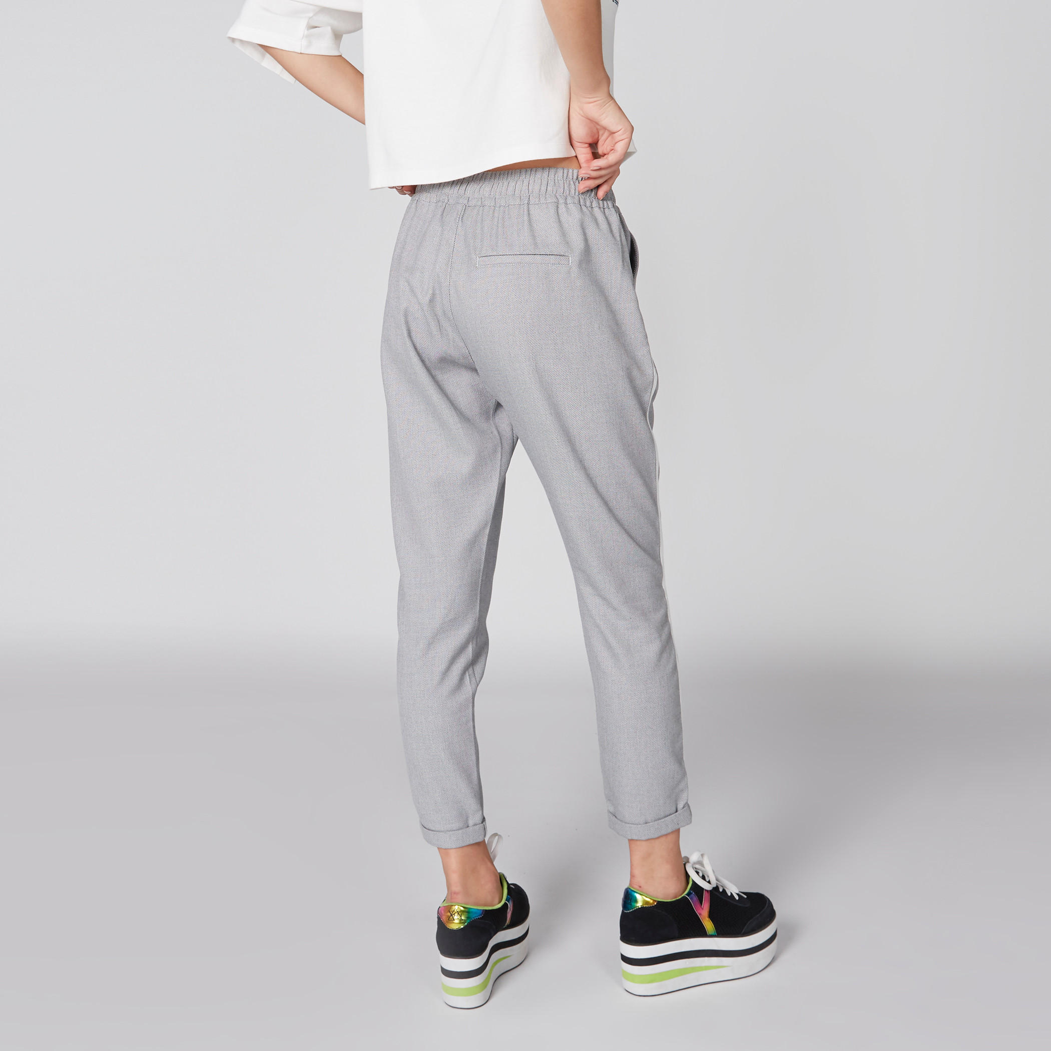 بنطال بخصر مطّاطي وجيوب-women-clothing-bottoms-trousers-image-2