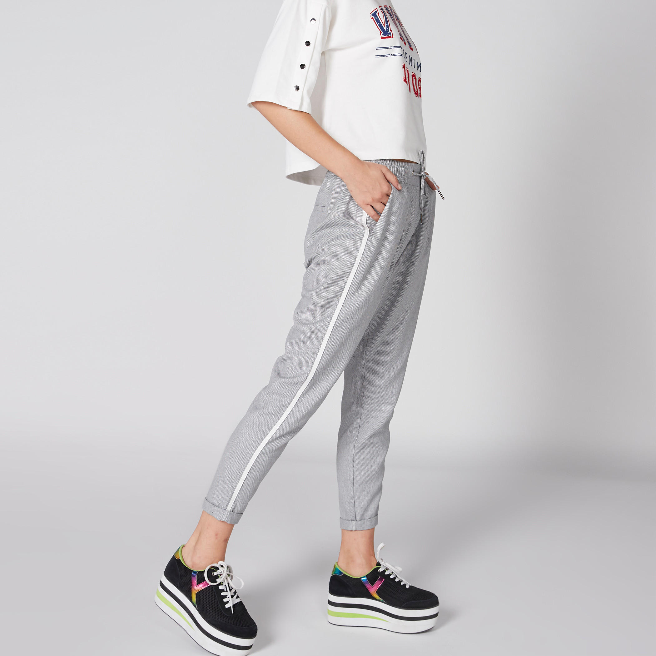بنطال بخصر مطّاطي وجيوب-women-clothing-bottoms-trousers-image-4