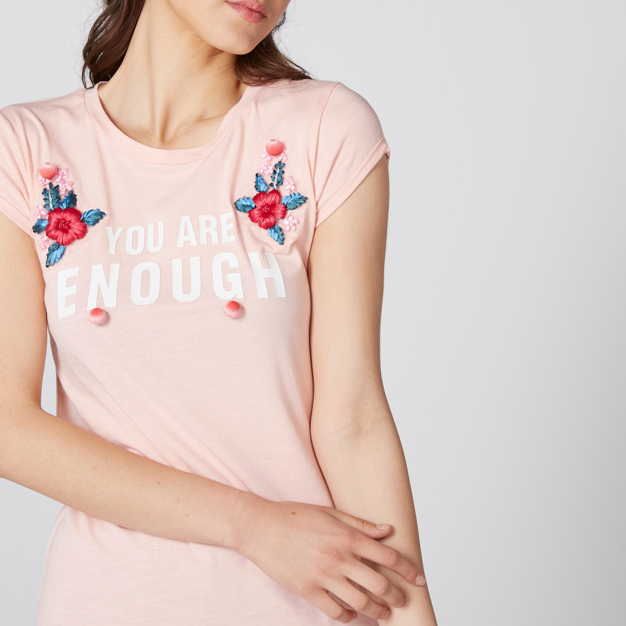 تيشيرت مطرز بياقة مستديرة من لي كوبر-women-clothing-tshirts-image-3