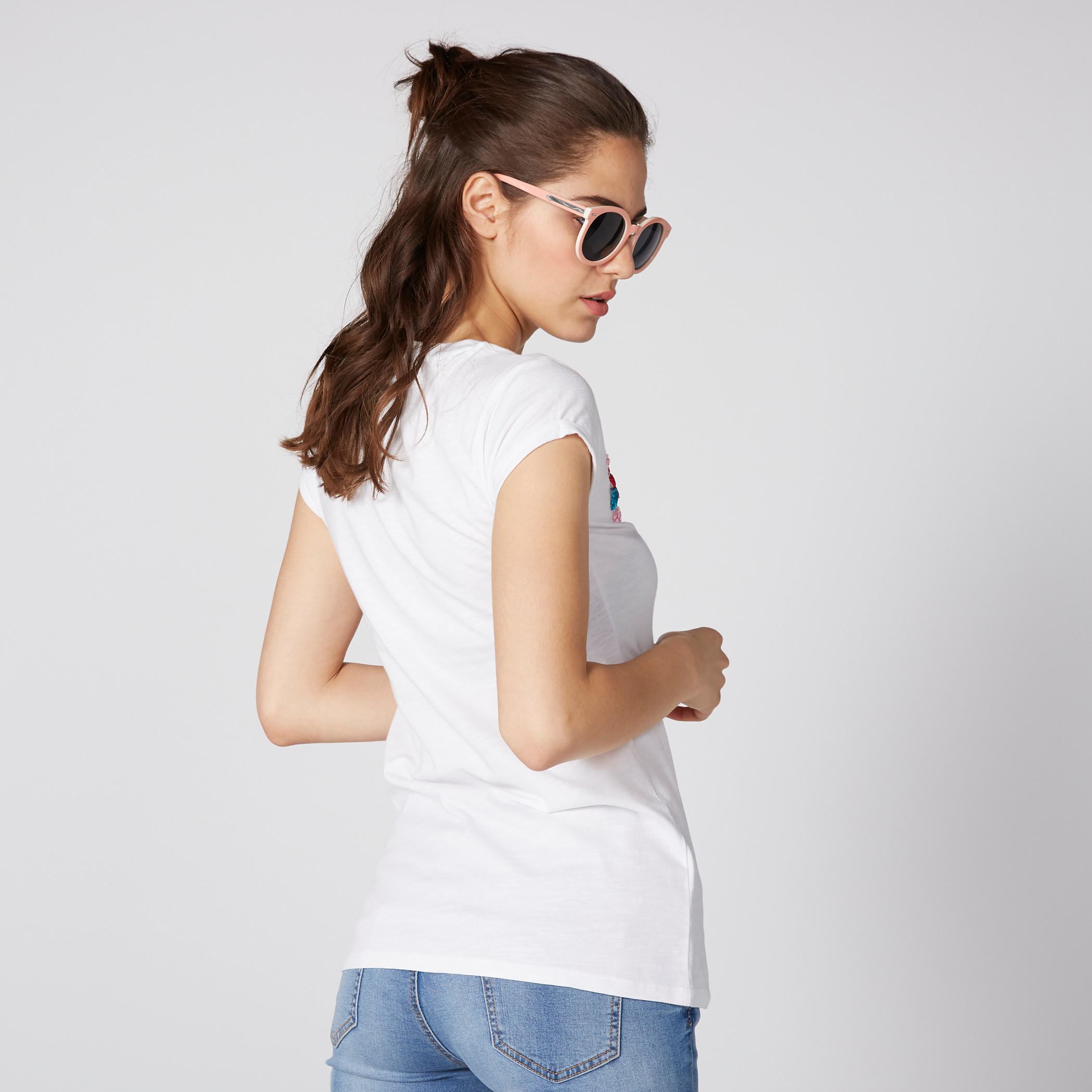 تيشيرت مطرز بأكمام كاب وياقة مستديرة من لي كوبر-women-clothing-tshirts-image-3