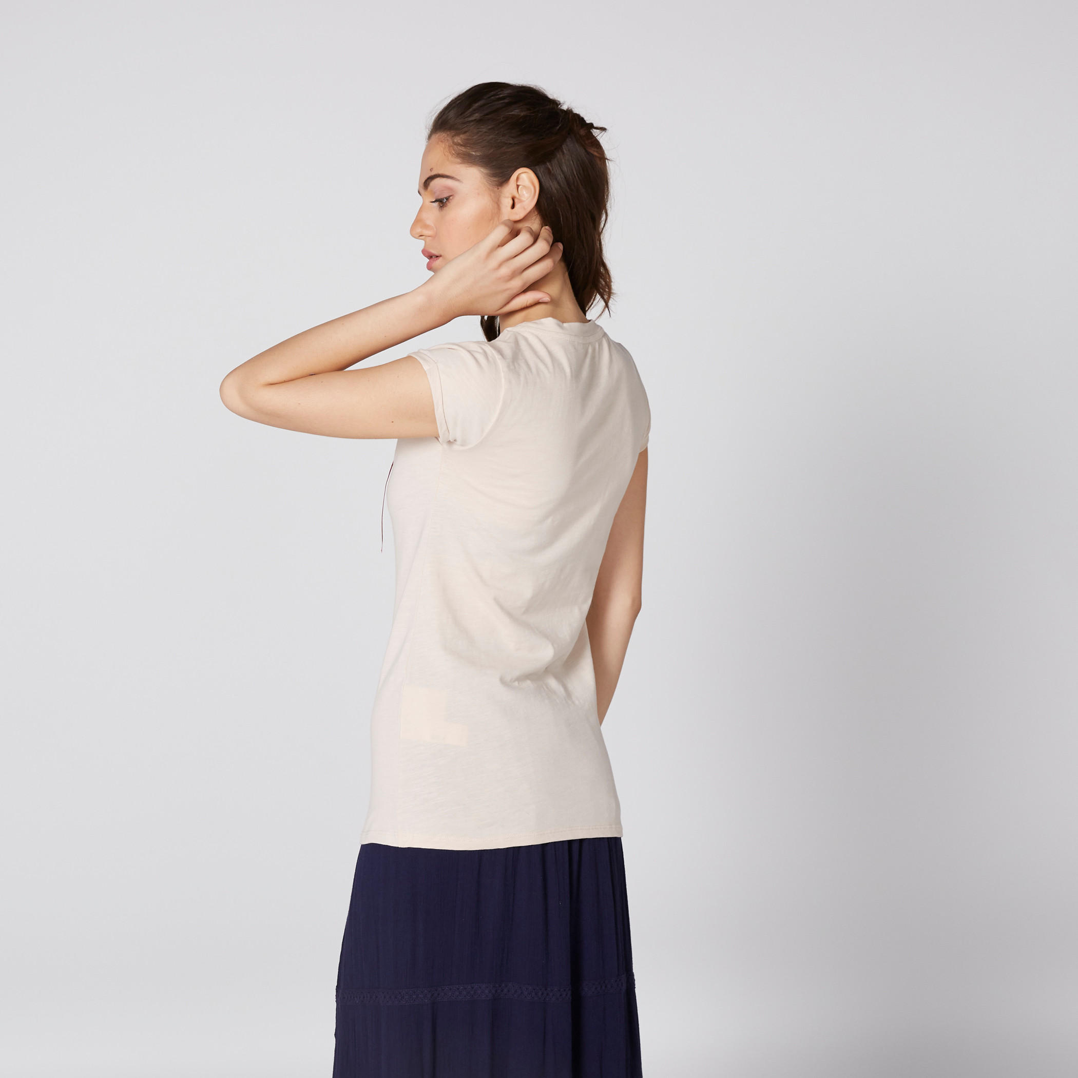 تيشيرت مطرز بأكمام كاب وياقة مستديرة من لي كوبر-women-clothing-tshirts-image-3