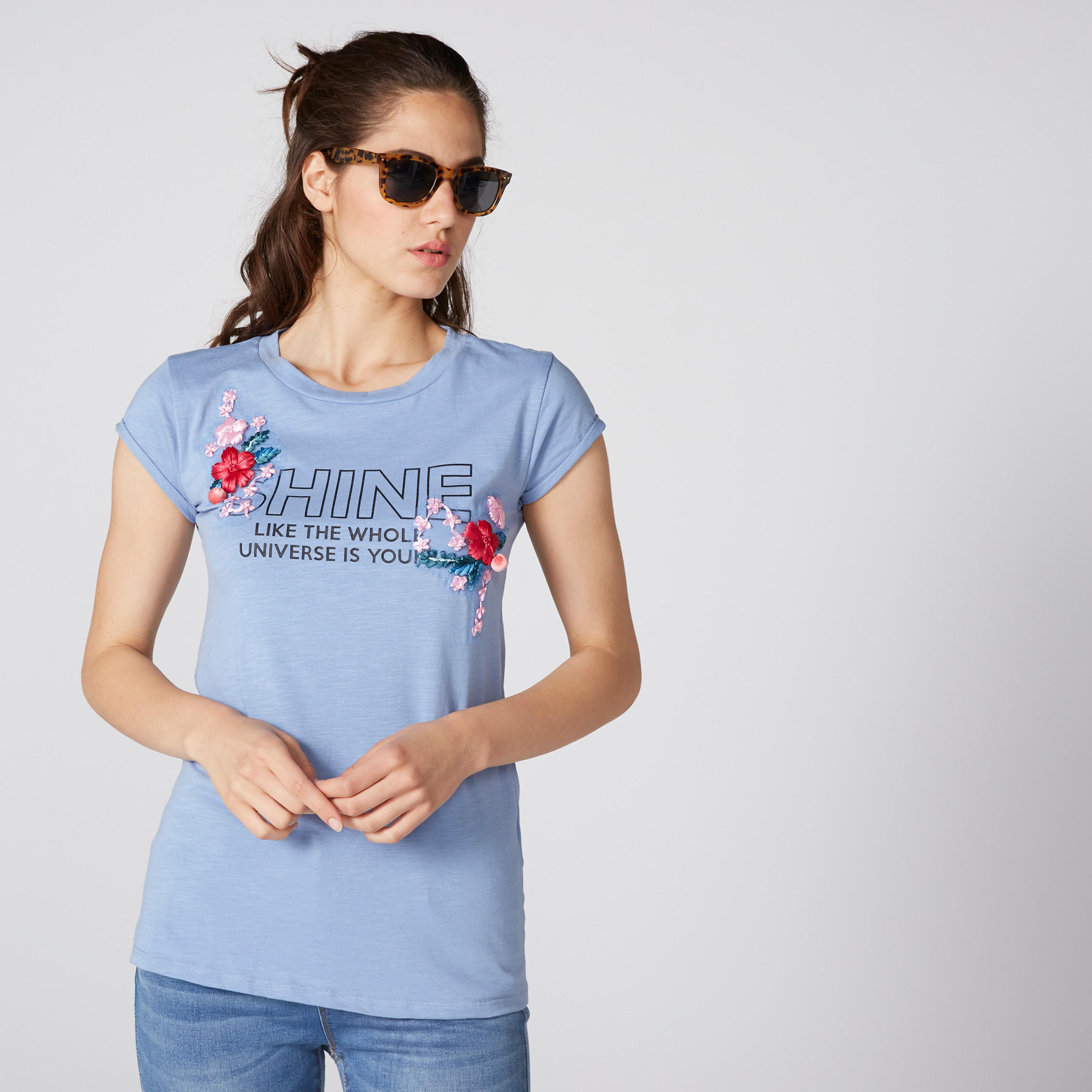 تيشيرت مطرز بأكمام كاب وياقة مستديرة من لي كوبر-women-clothing-tshirts-image-1