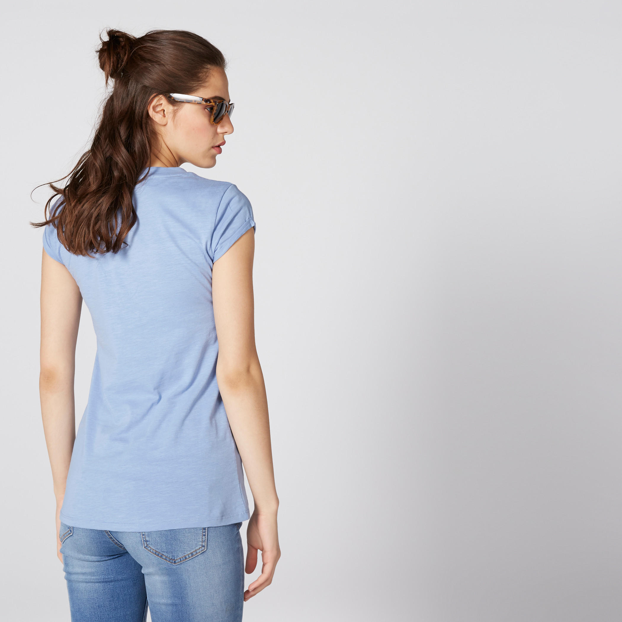 تيشيرت مطرز بأكمام كاب وياقة مستديرة من لي كوبر-women-clothing-tshirts-image-3