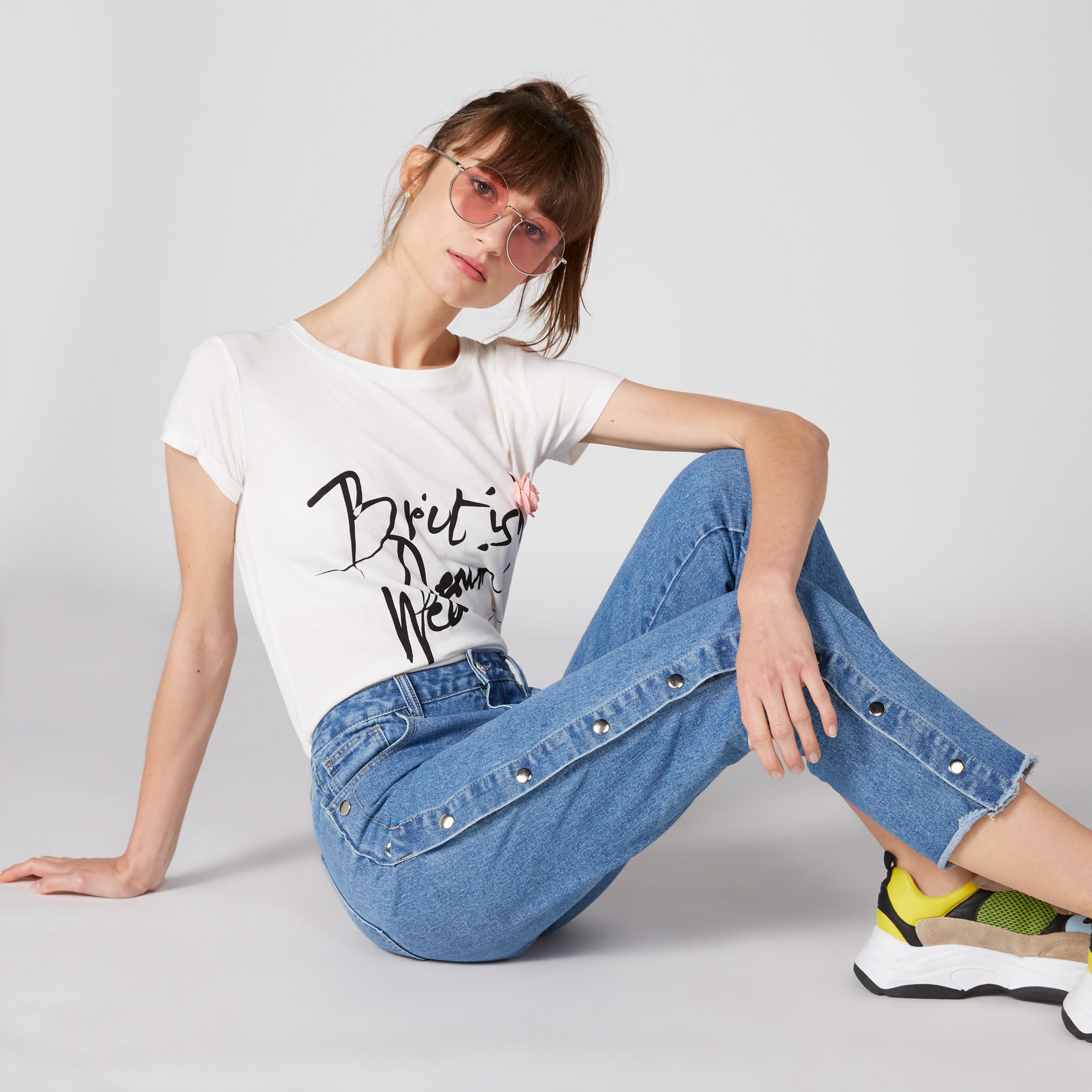 تيشيرت بياقة مستديرة وتزيينات وطبعات-women-clothing-tshirts-image-1