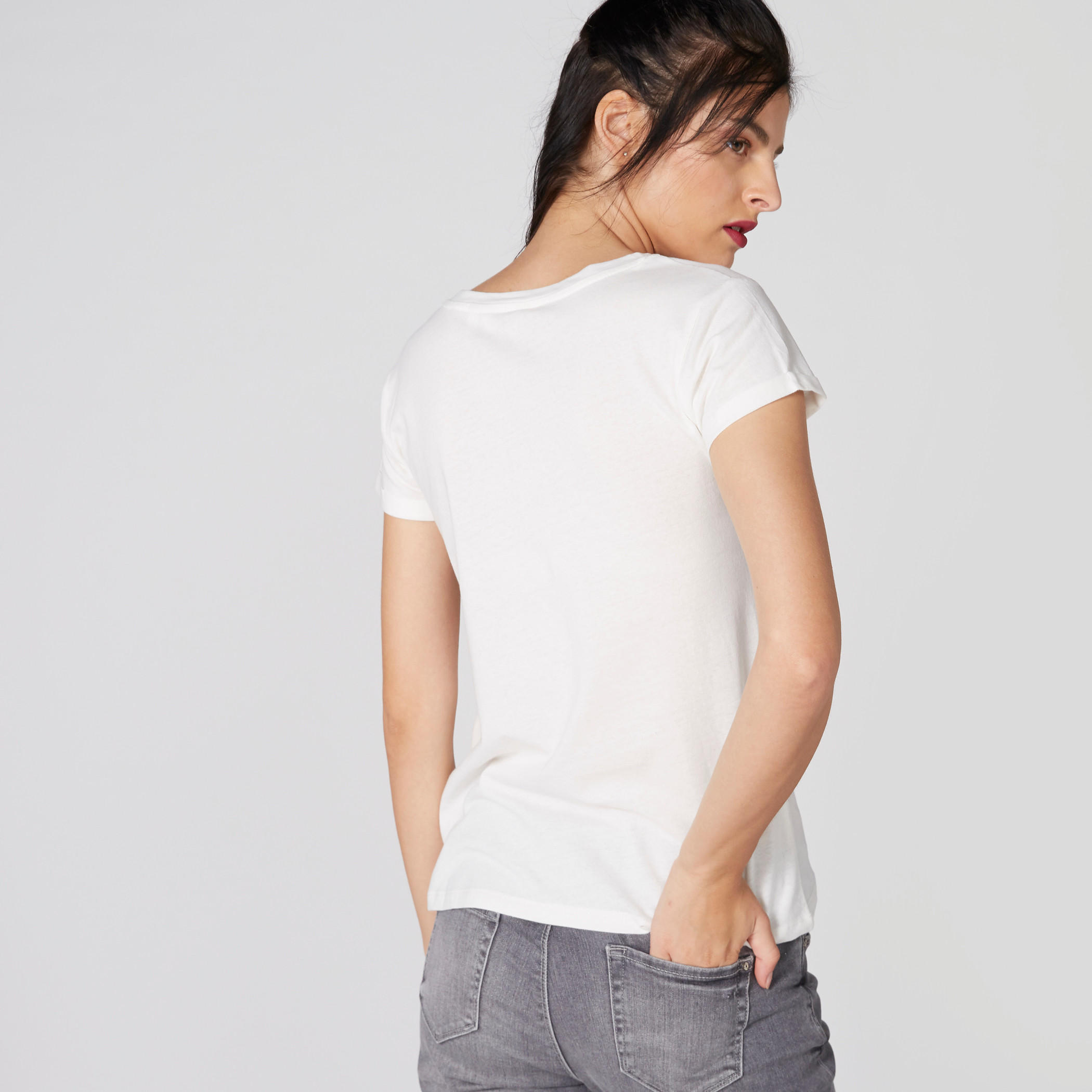 تيشيرت بياقة مستديرة وتزيينات وطبعات-women-clothing-tshirts-image-2