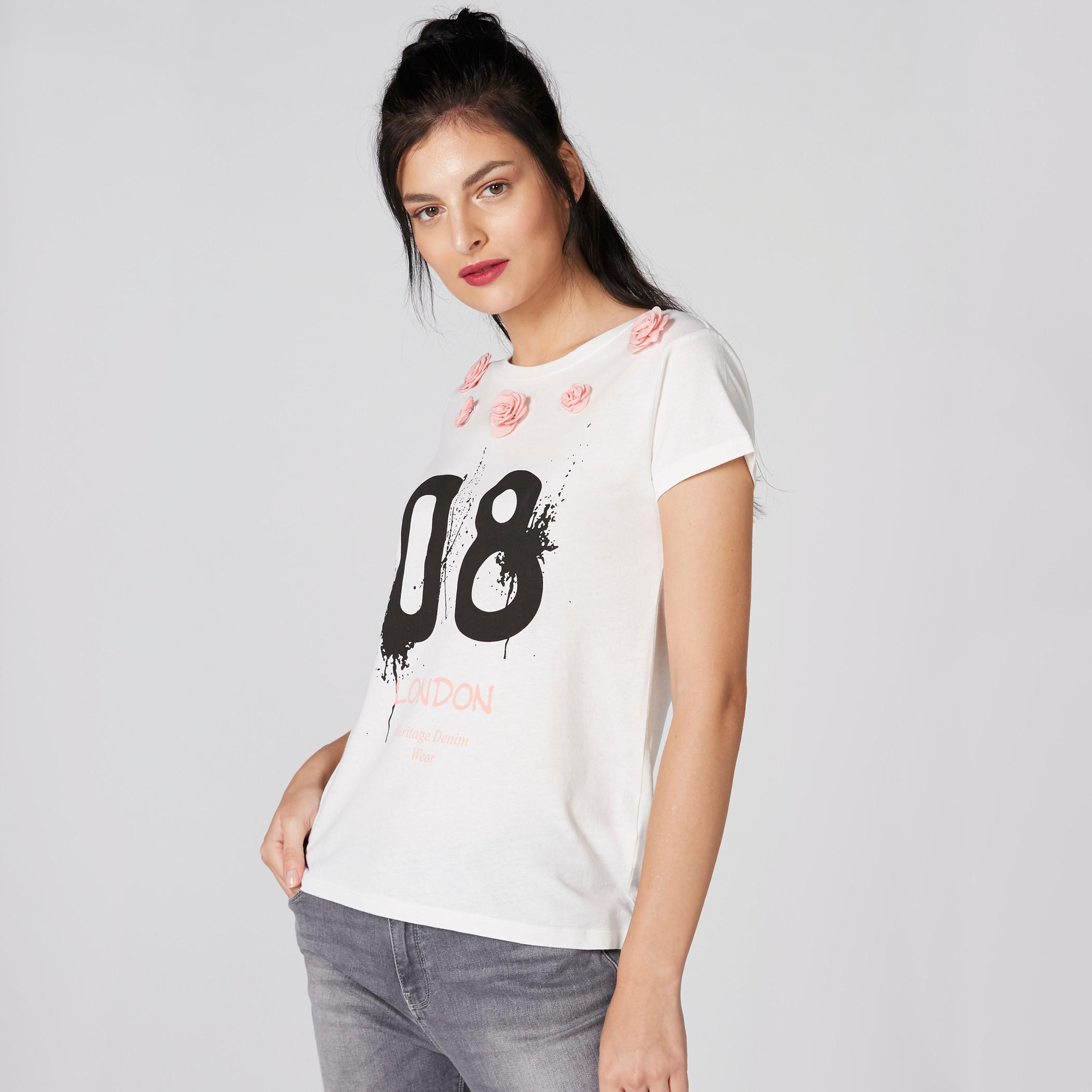 تيشيرت بياقة مستديرة وتزيينات وطبعات-women-clothing-tshirts-image-4