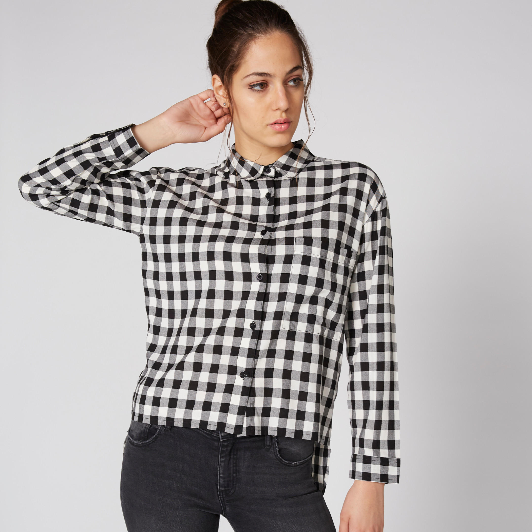قميص كاروهات بأكمام طويلة وأزرار من لي كوبر-women-clothing-shirtsandblouses-shirts-image-1