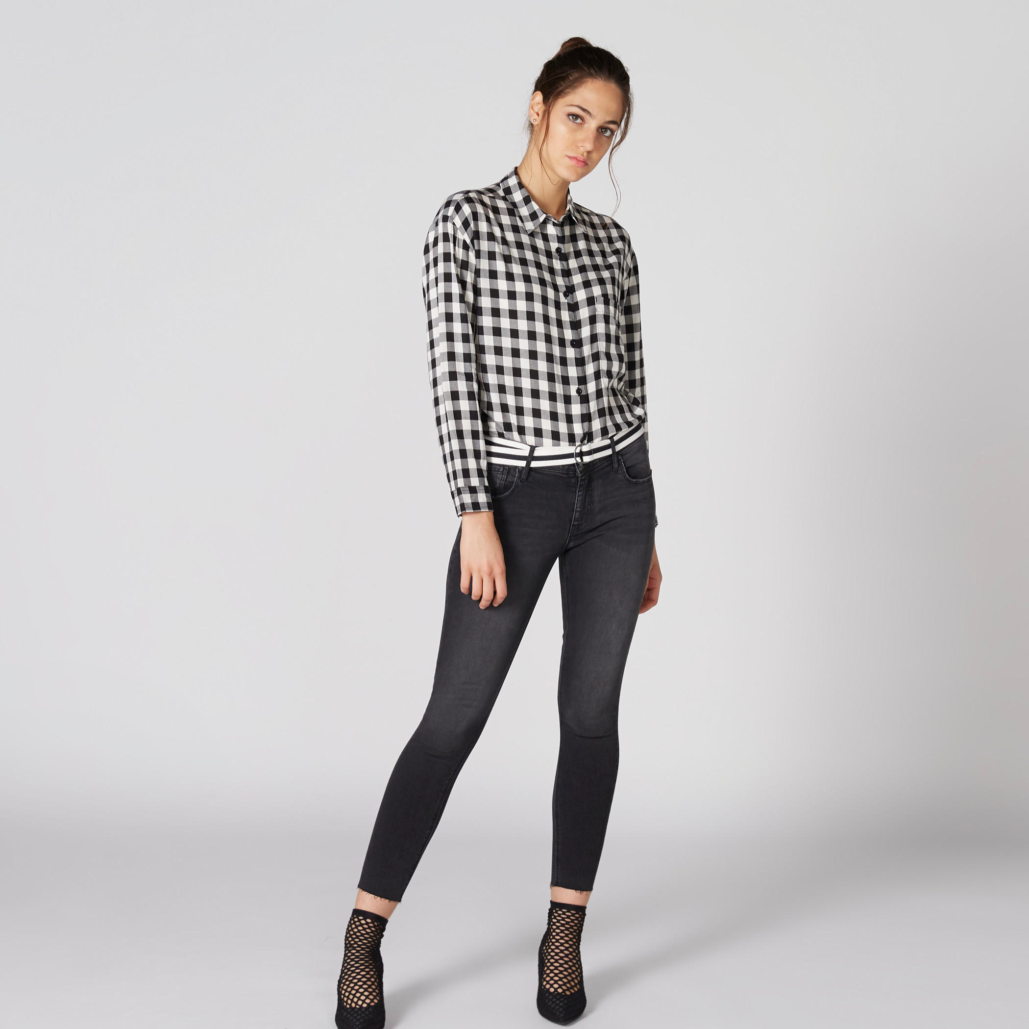 قميص كاروهات بأكمام طويلة وأزرار من لي كوبر-women-clothing-shirtsandblouses-shirts-image-3
