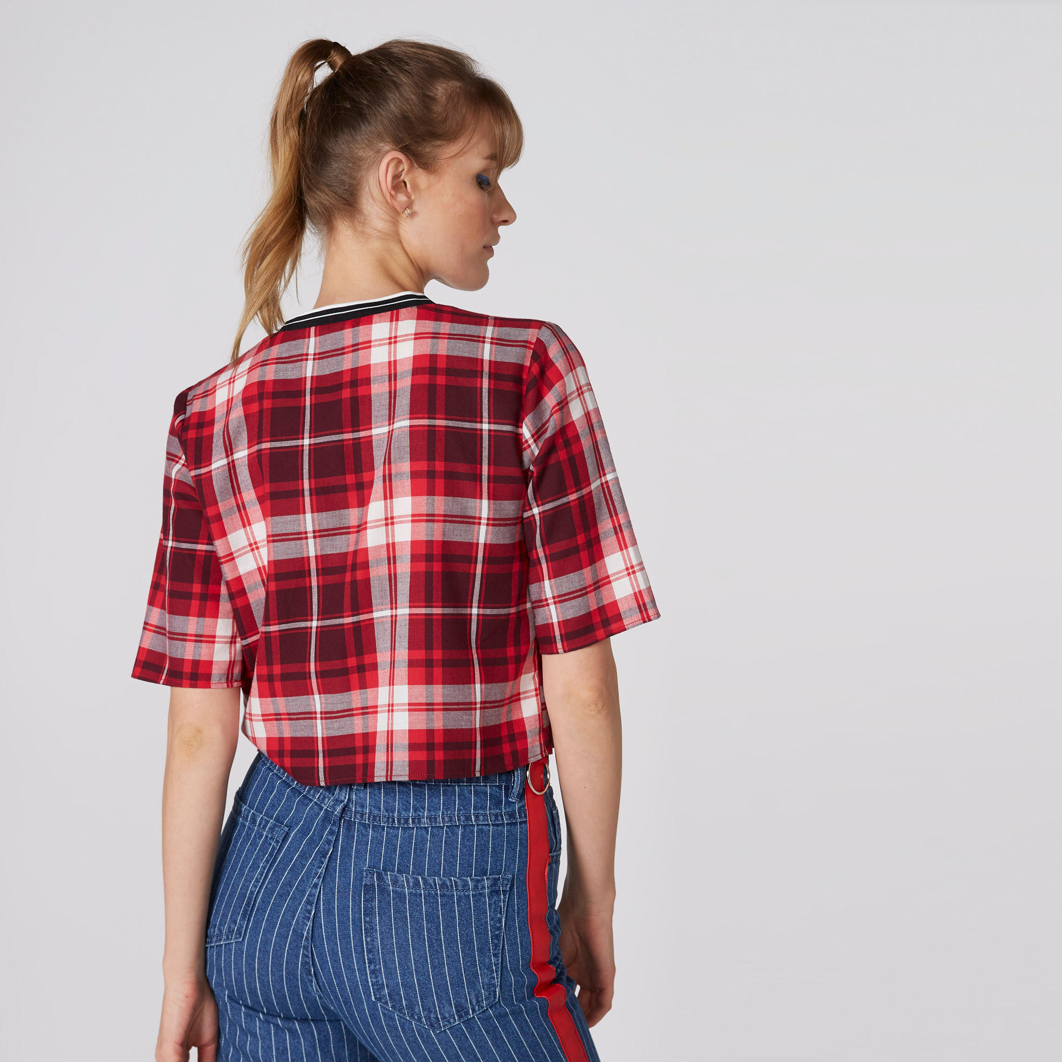 قميص كاروهات قصير بياقة V وأكمام قصيرة من لي كوبر-women-clothing-shirtsandblouses-shirts-image-2