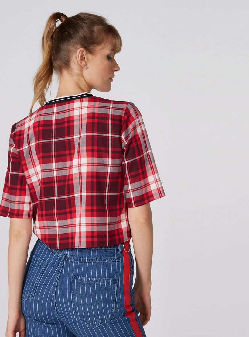 قميص كاروهات قصير بياقة V وأكمام قصيرة من لي كوبر-women-clothing-shirtsandblouses-shirts-image-2