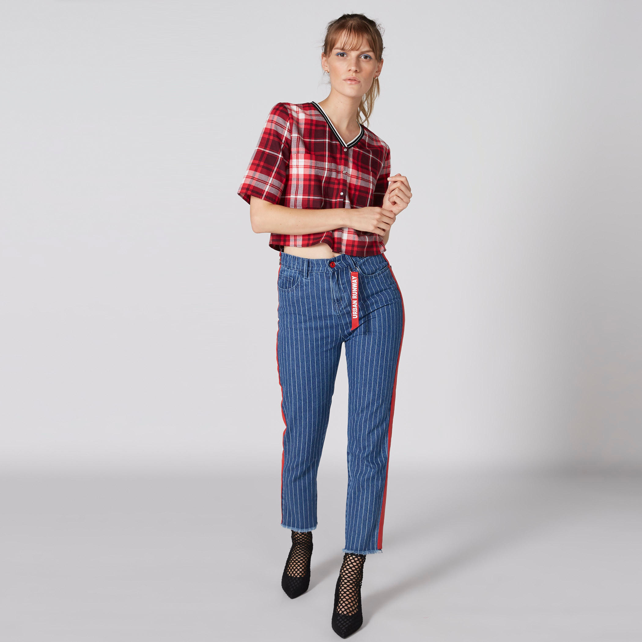 قميص كاروهات قصير بياقة V وأكمام قصيرة من لي كوبر-women-clothing-shirtsandblouses-shirts-image-3