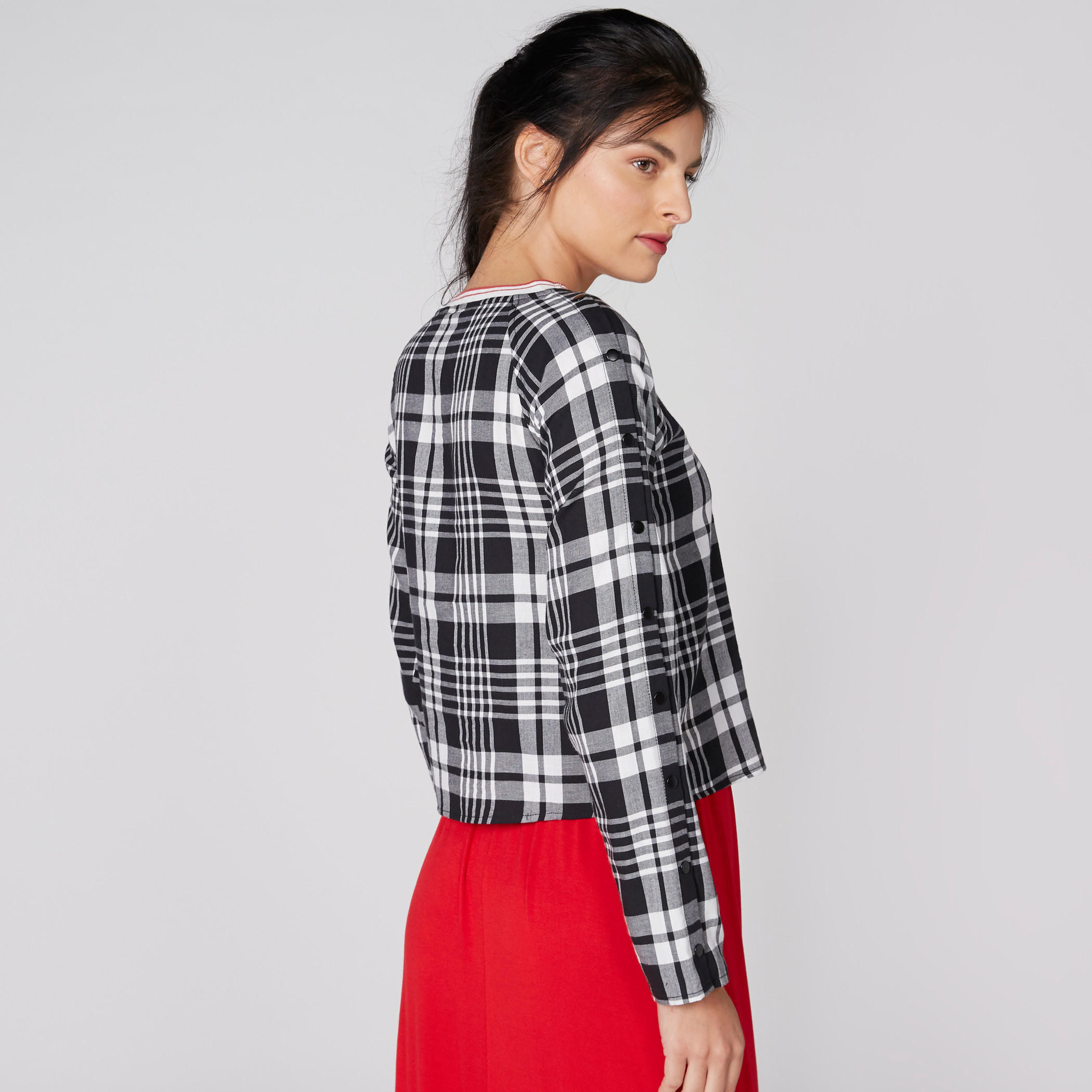 تيشيرت كاروهات بياقة مستديرة وأكمام طويلة-women-clothing-shirtsandblouses-shirts-image-3